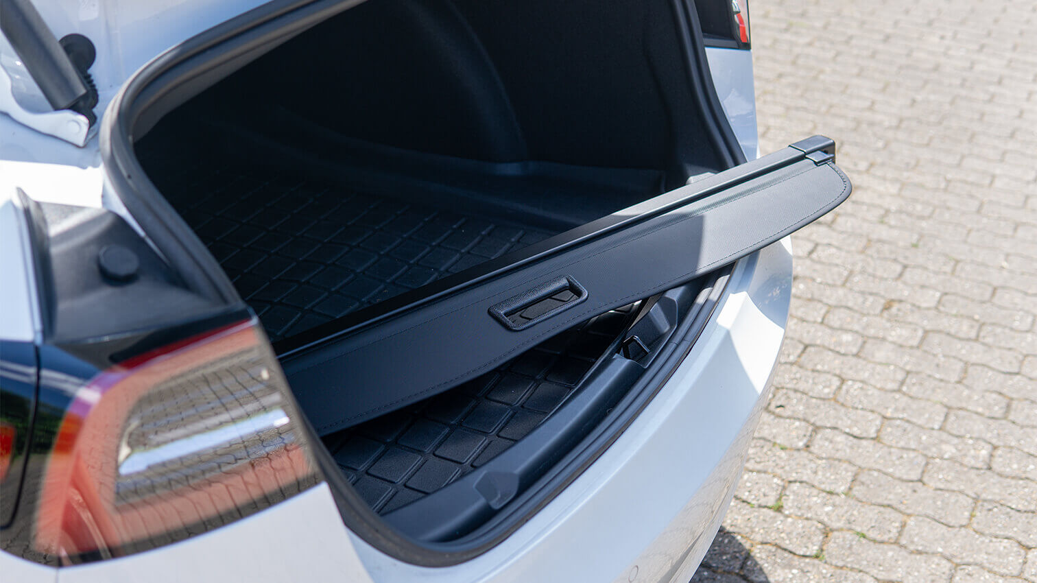 Das Tesla Model Y und die Kofferraumabdeckung