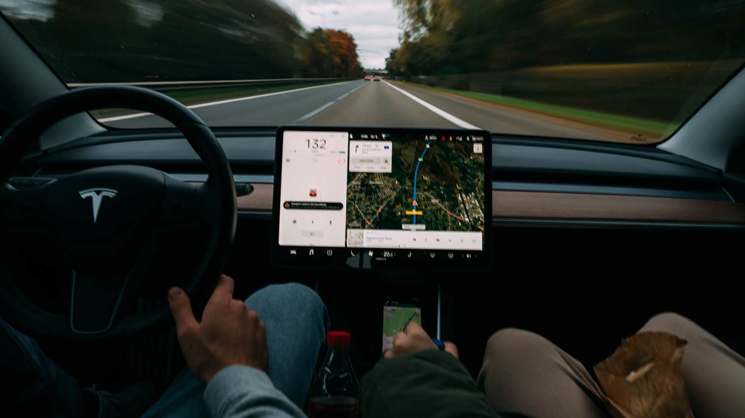 So funktioniert der Tesla-Lenkassistent