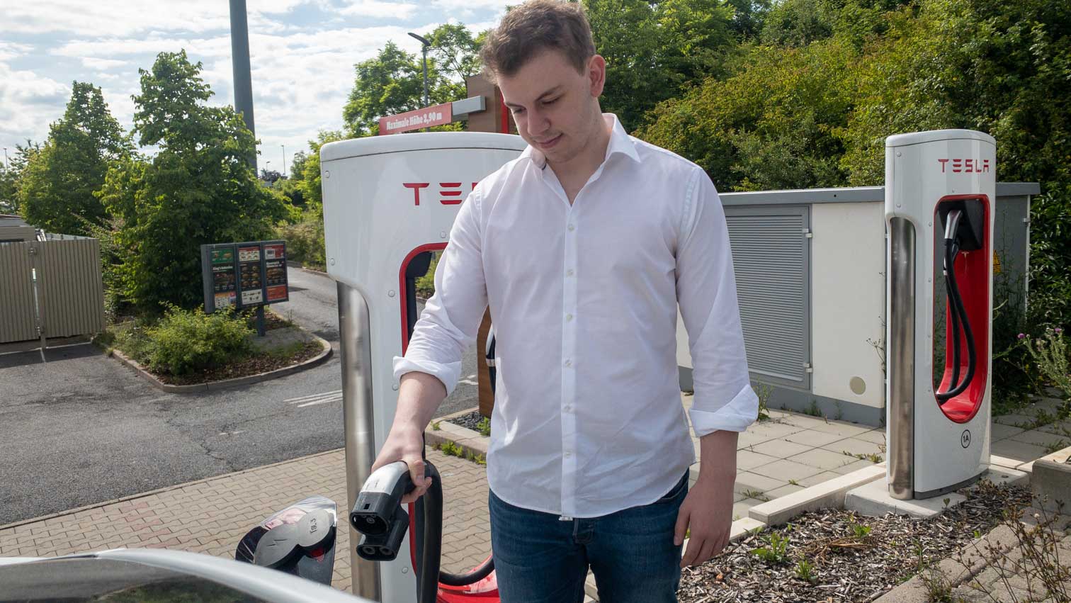 Tesla-Supercharger-Basics: Ladestecker, Klappe und Co.