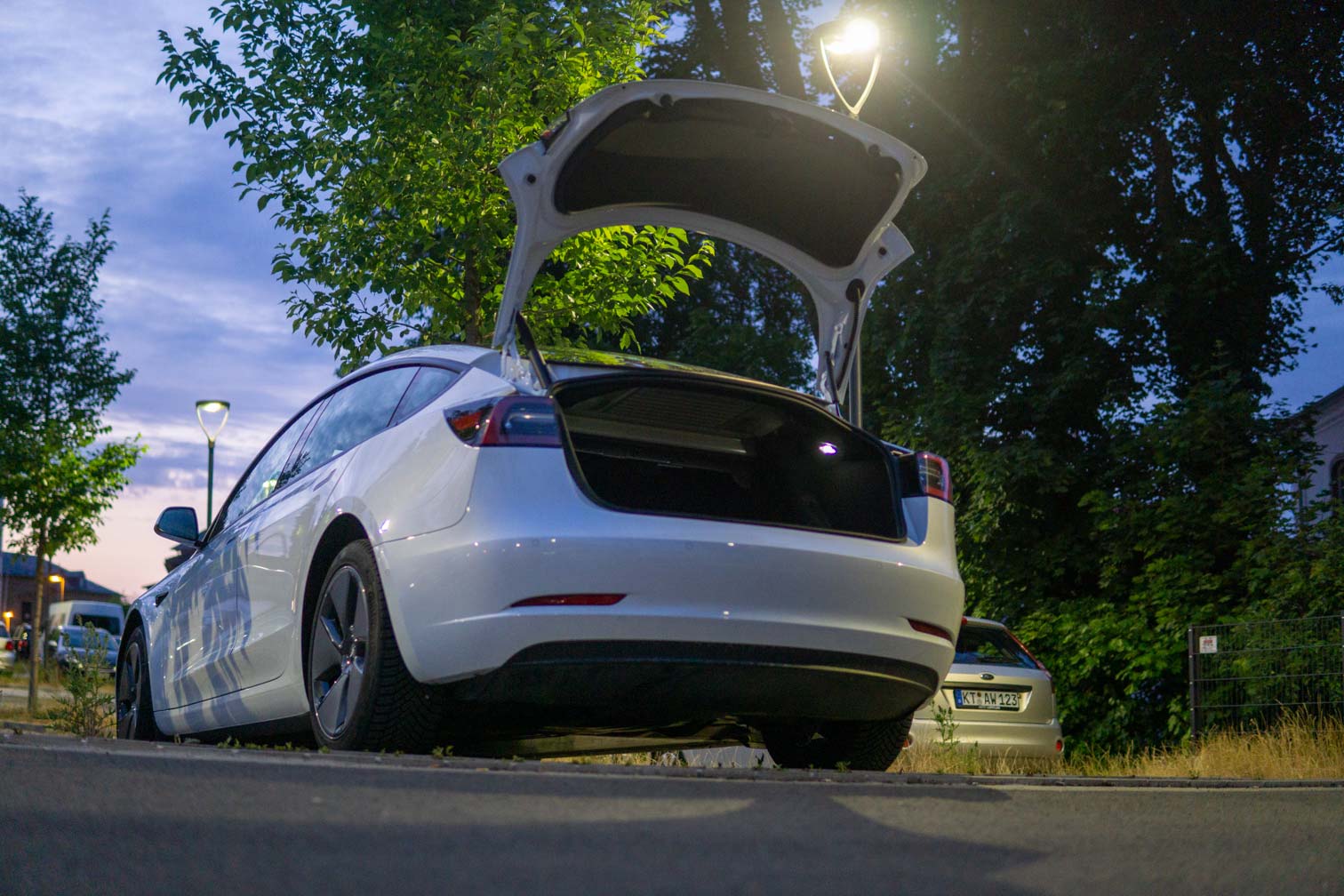 Was tun bei Wasser im Tesla-Kofferraum?