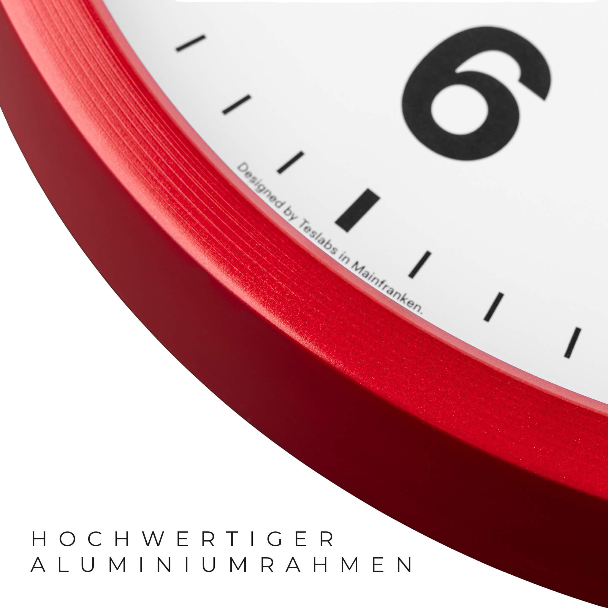 TesClock: Wandklok in Tesla-kleur