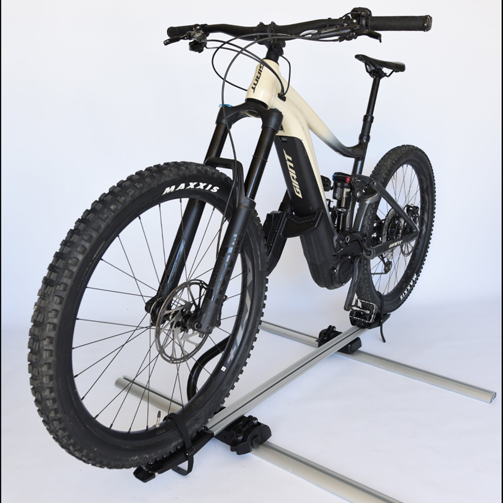 Tesla-Fahrradträger für das Dach (für Modelle ohne Anhängerkupplung)