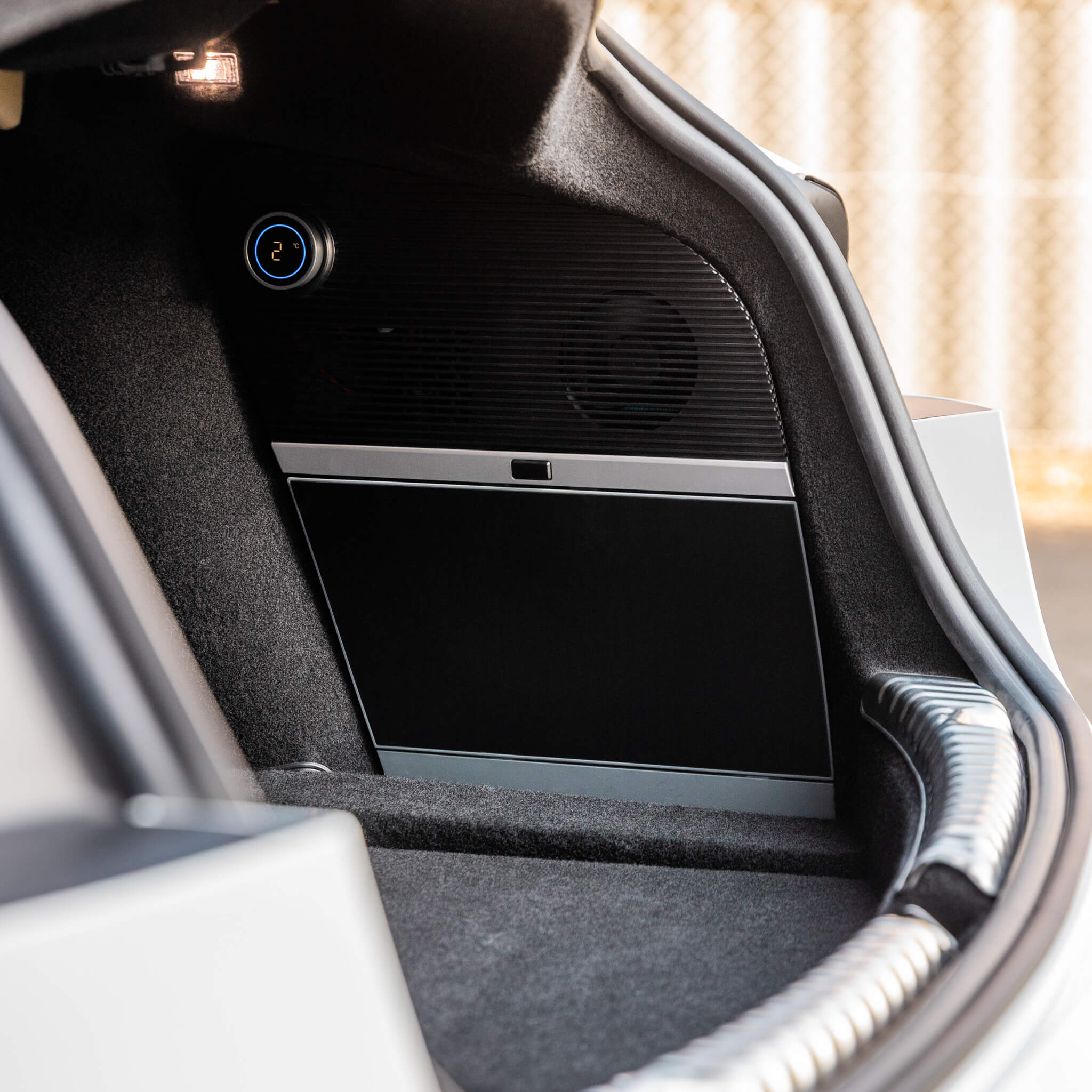 Tesla Model 3 2024–2026: Kühlschrank für den Kofferraum