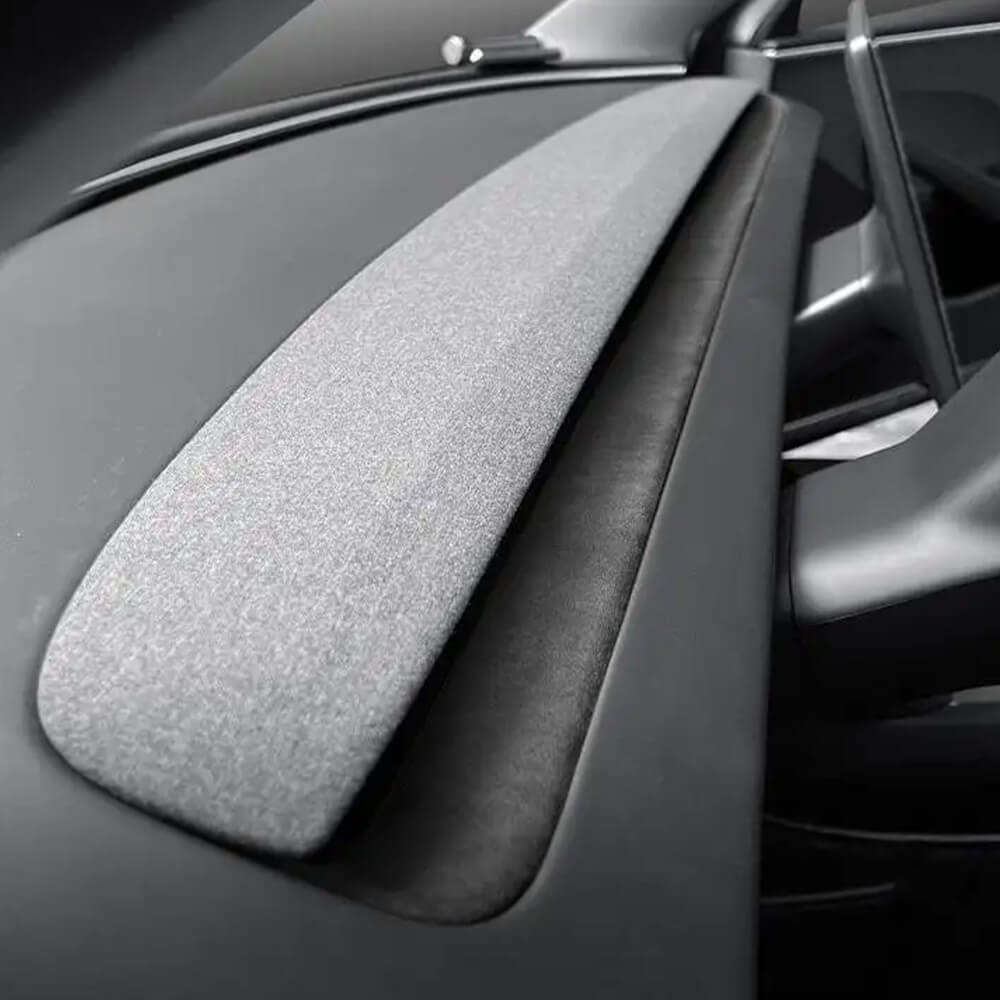 Tesla Model Y 2025: Komplett sett i Alcantara