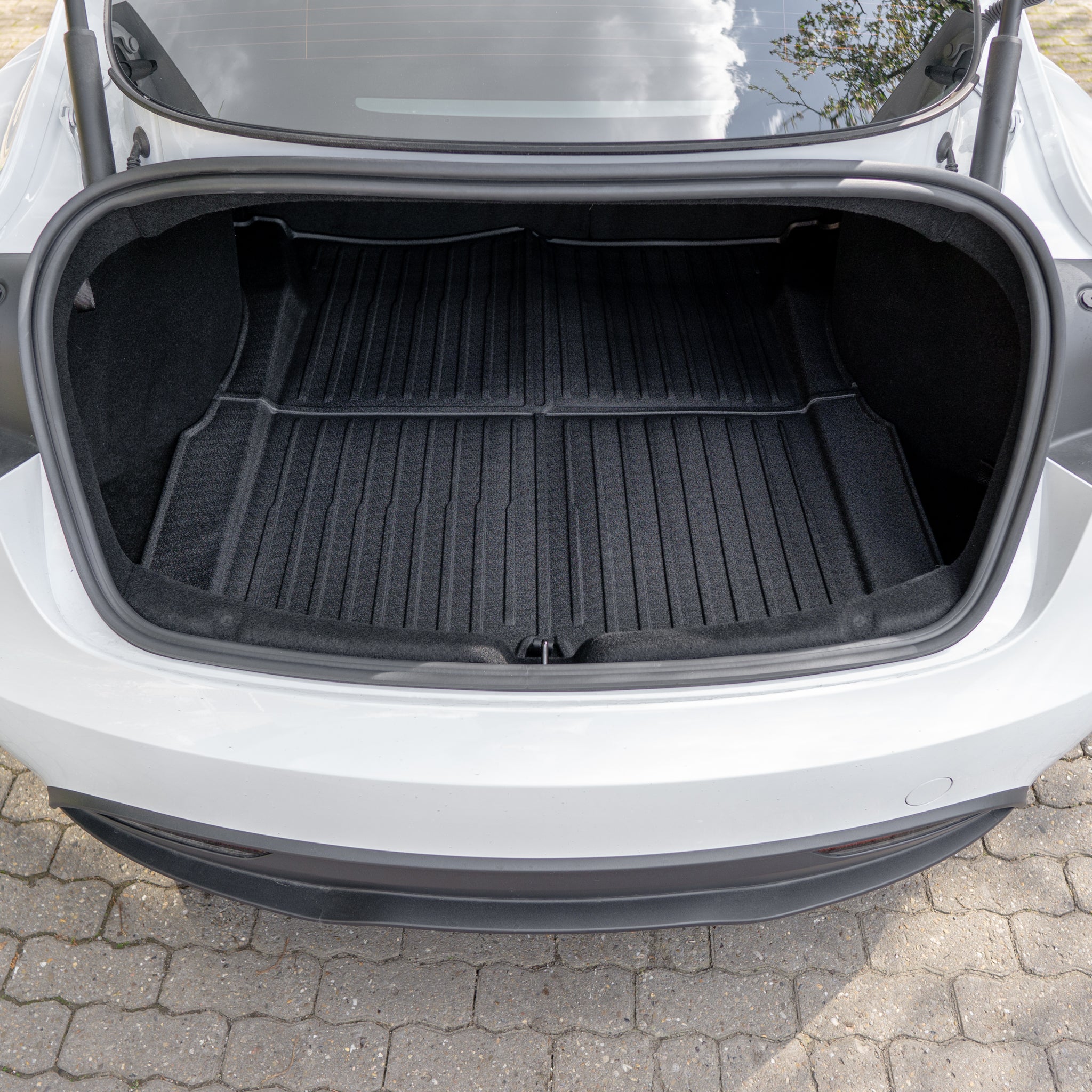 Tesla Model 3 2024: Trunk mat