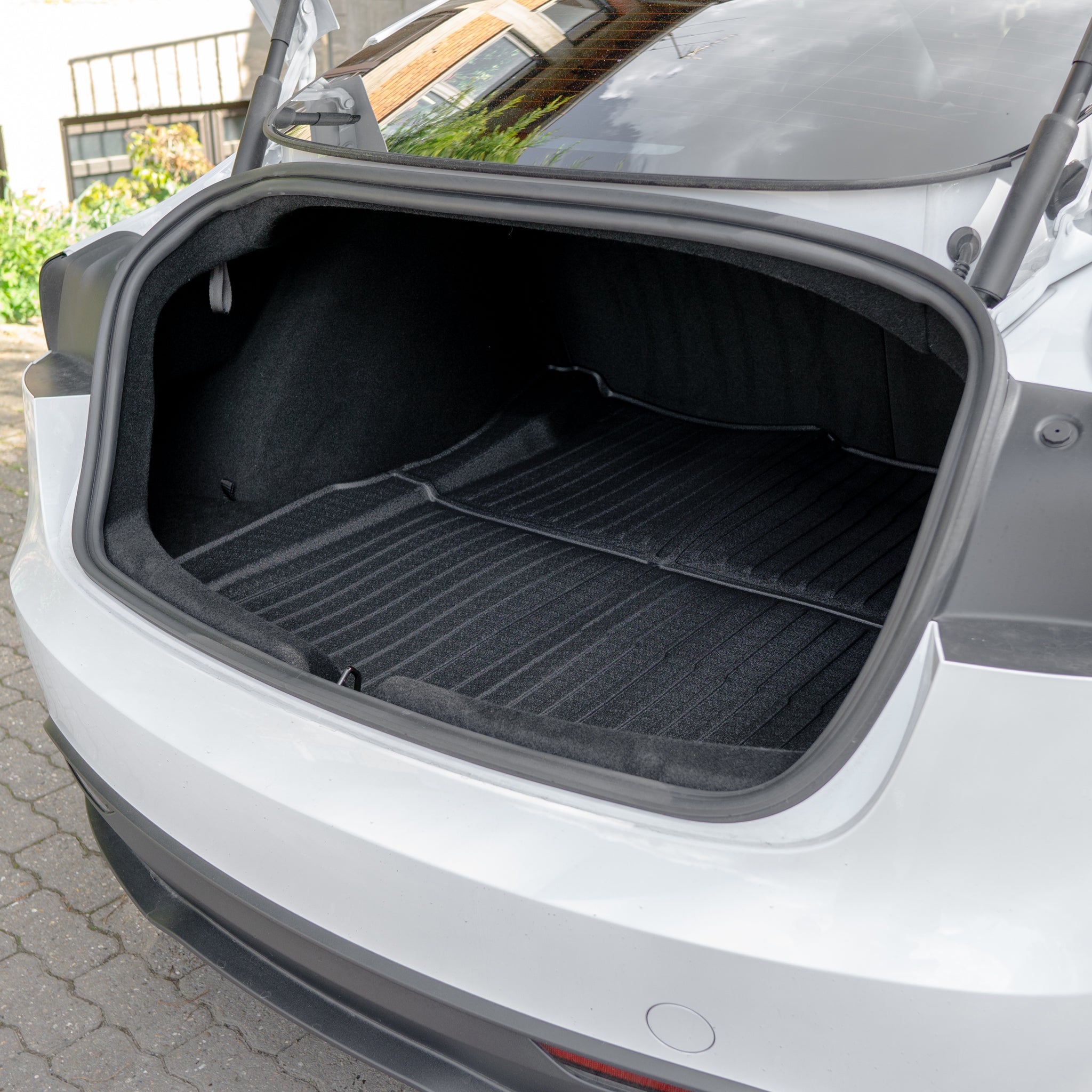 Tesla Model 3 2024: Trunk mat