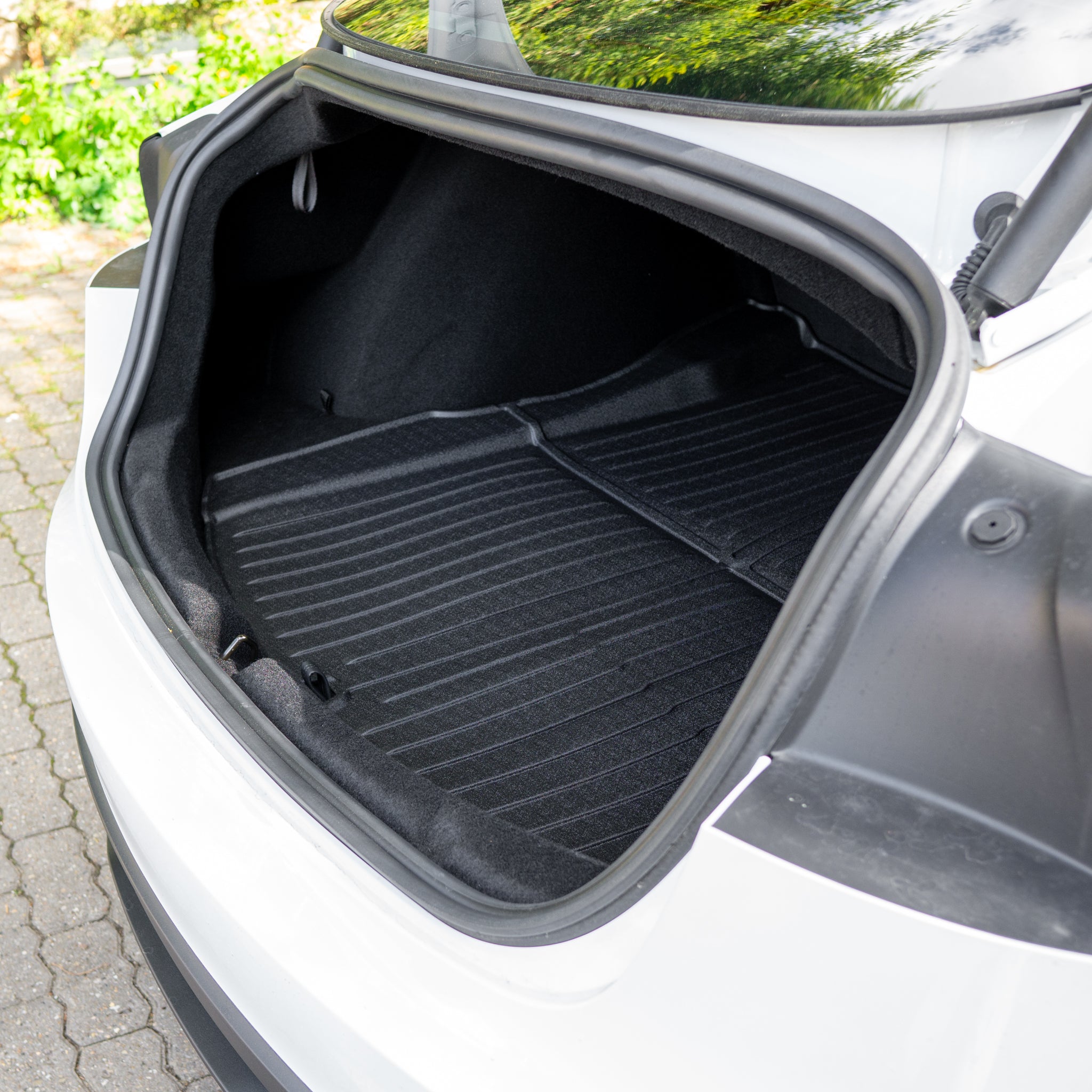 Tesla Model 3 2024: Trunk mat