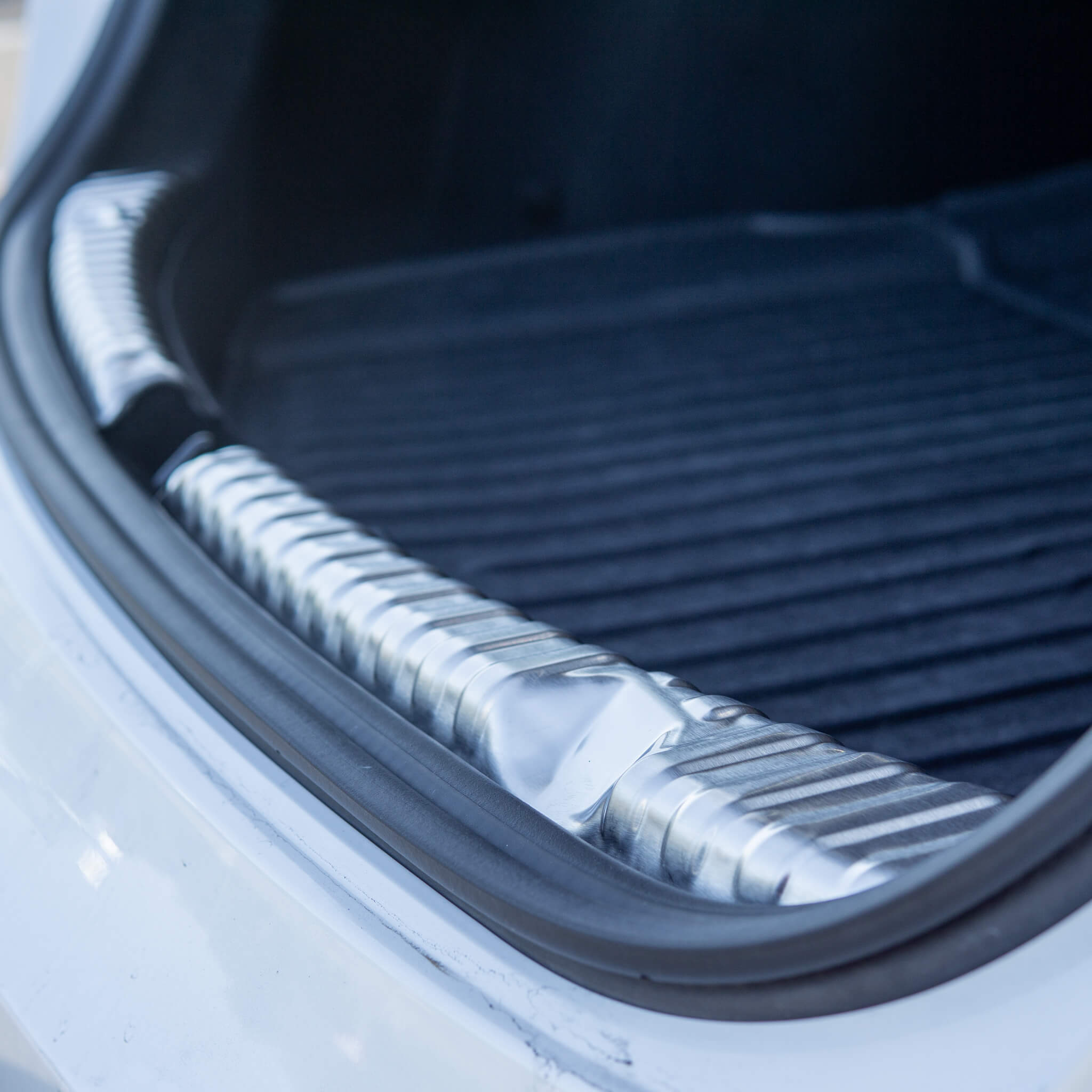 Tesla Model 3 2024: Beskyttelse av ladestolpen