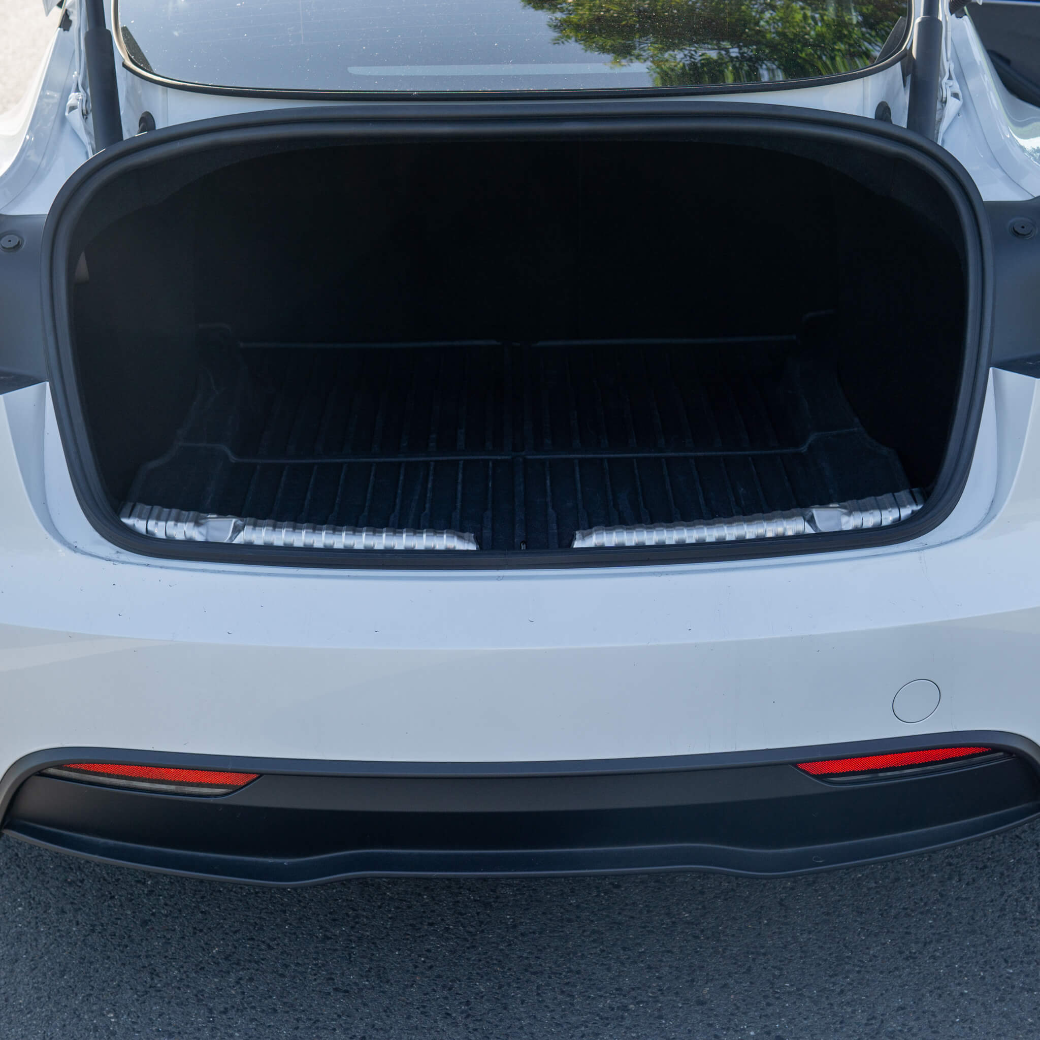 Tesla Model 3 2024: Beskyttelse av ladestolpen