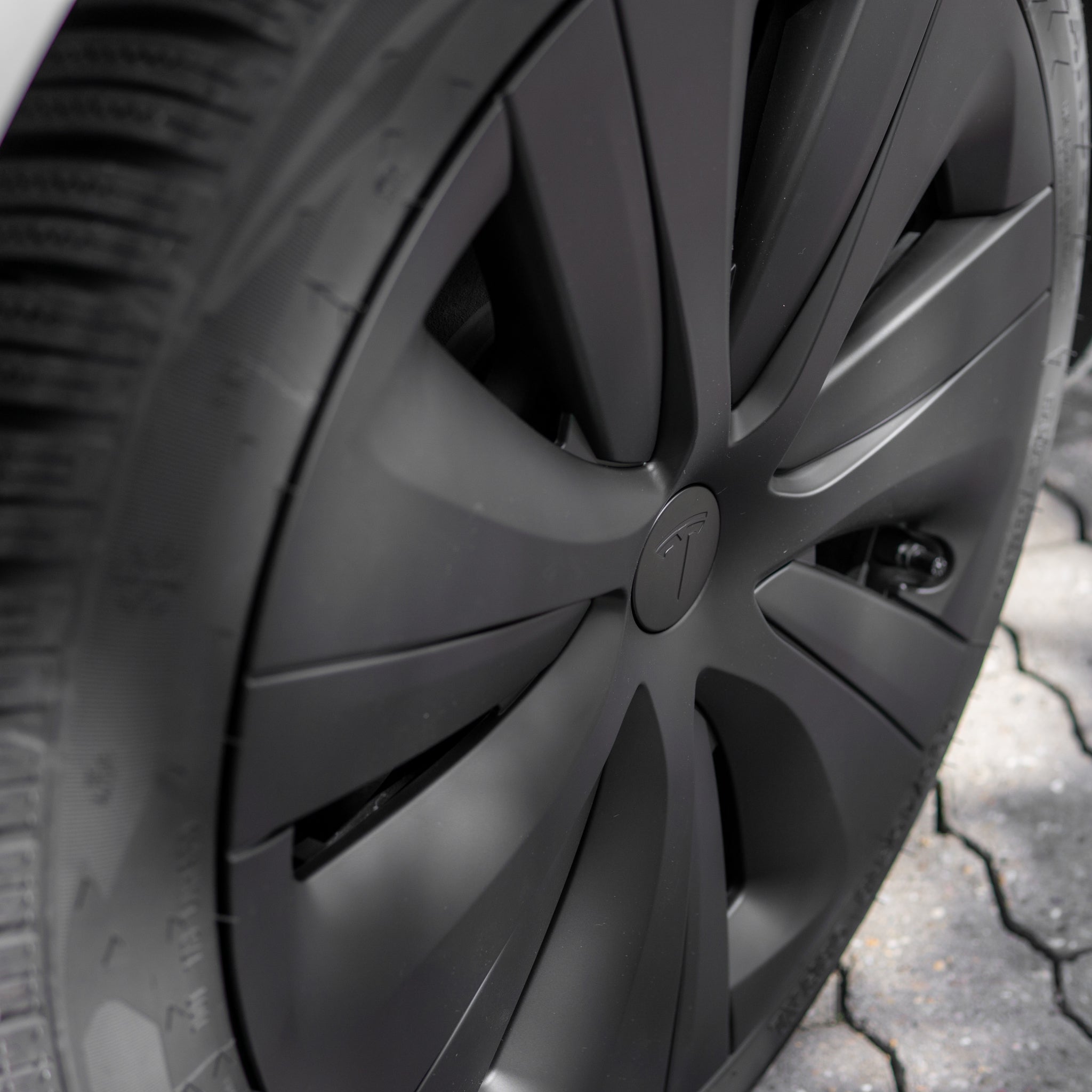 Tesla Model 3 2024: Tempest hubcaps