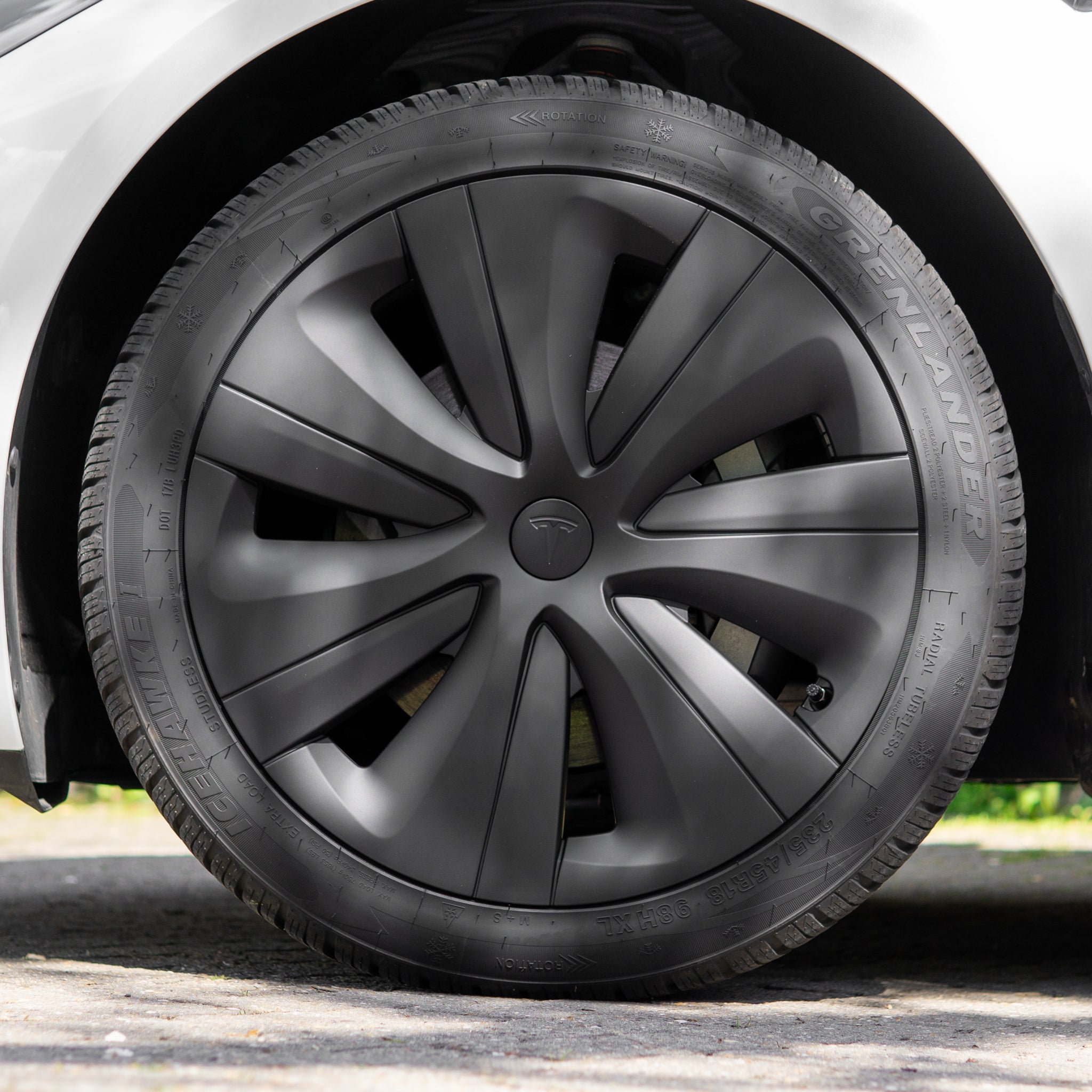 Tesla Model 3 2024: Tempest hubcaps