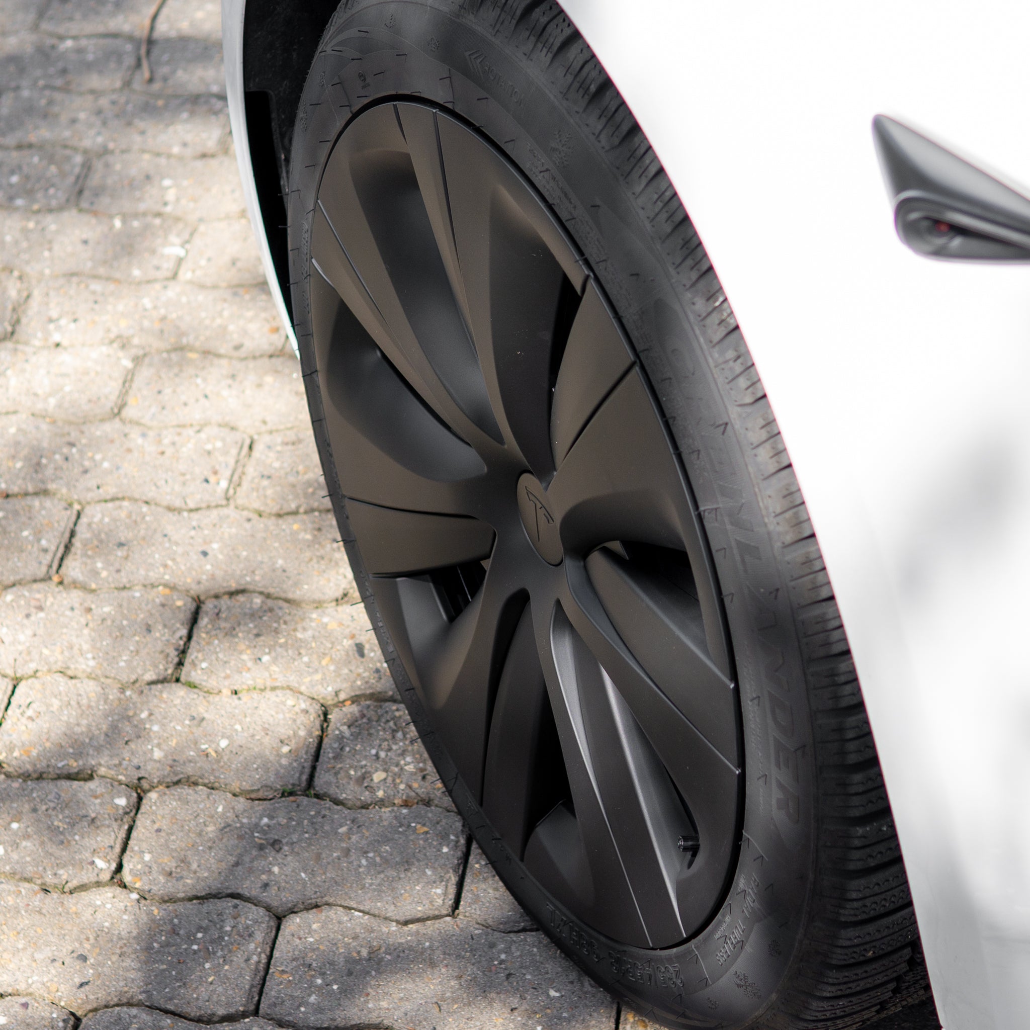 Tesla Model 3 2024: Tempest hubcaps