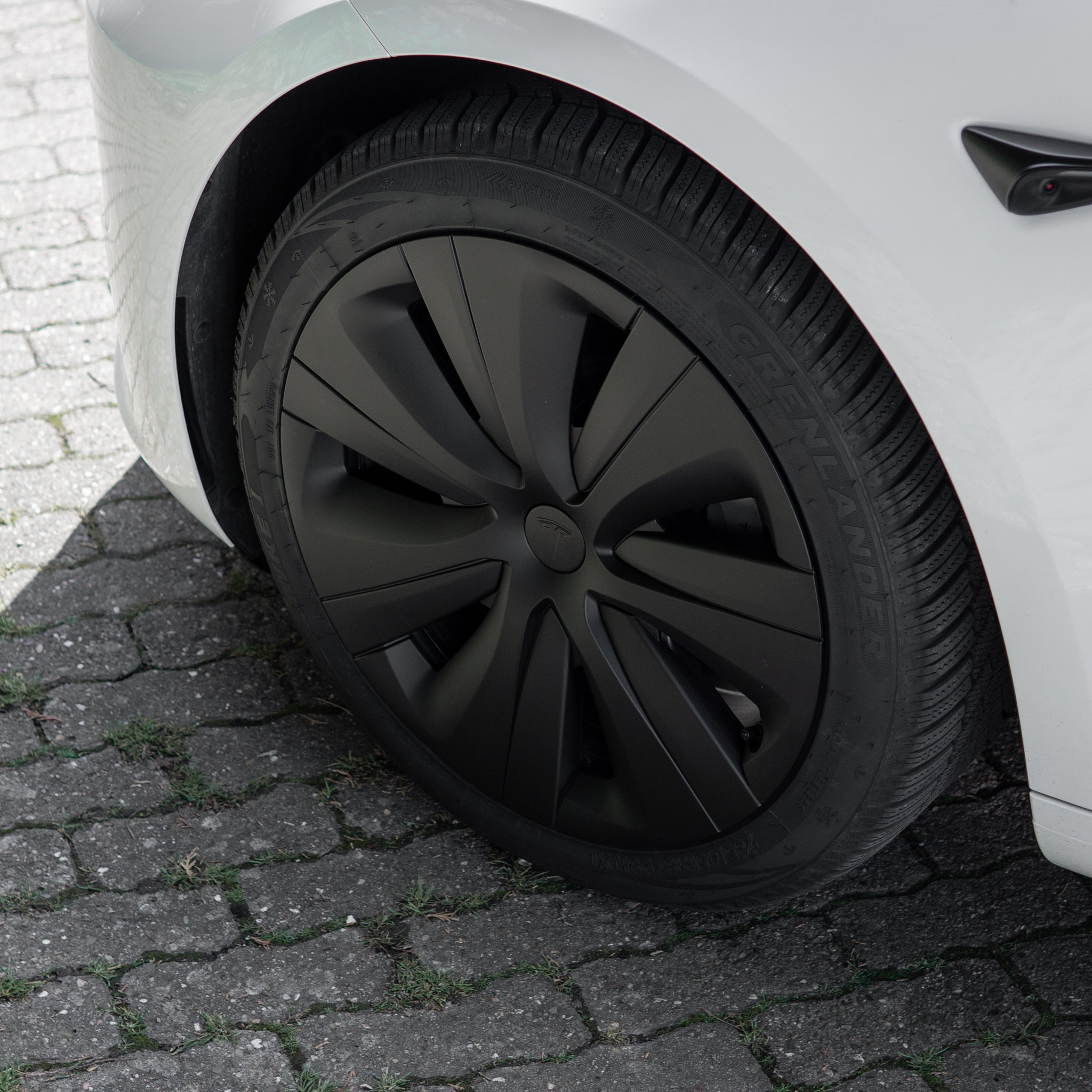Tesla Model 3 2024: Tempest hubcaps