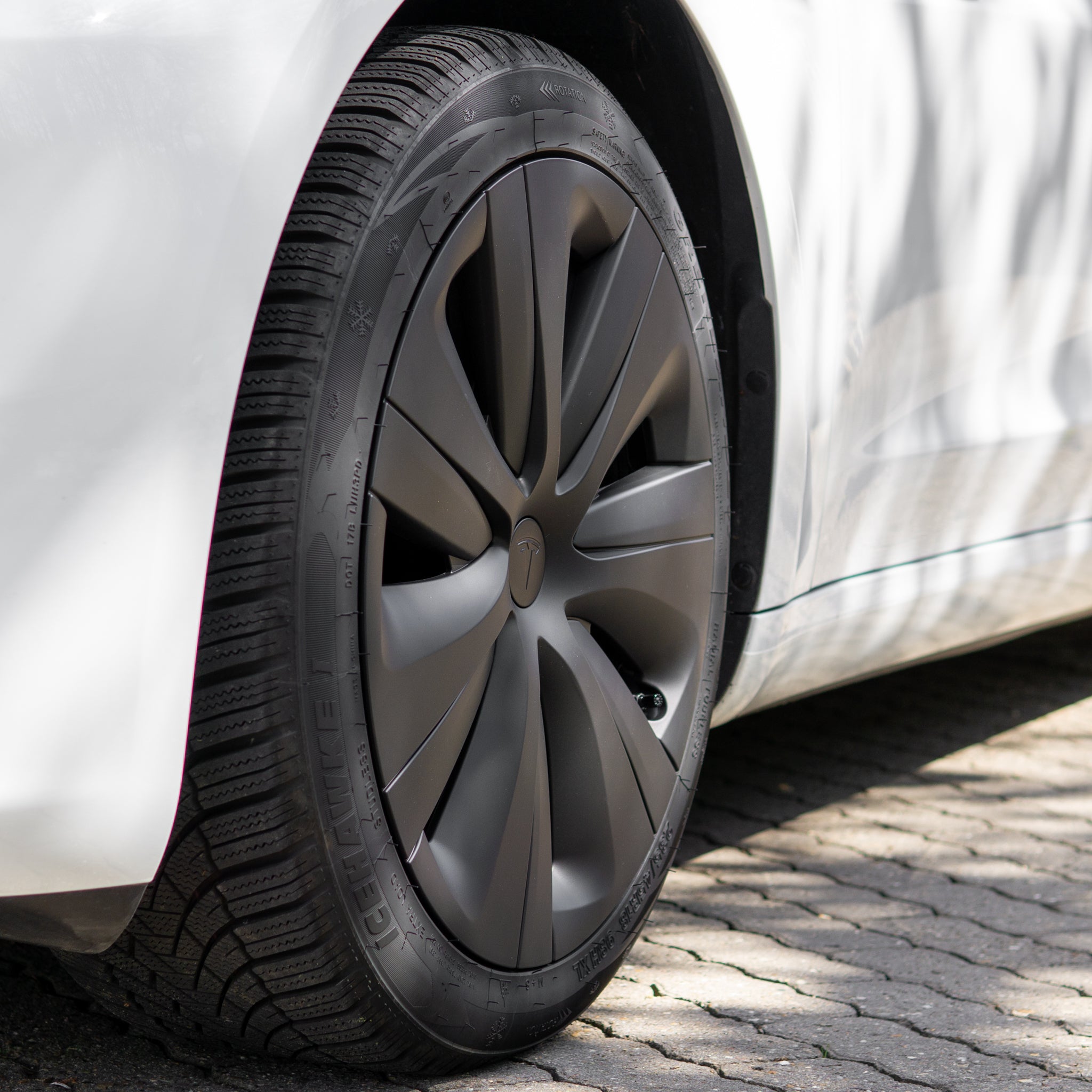 Tesla Model 3 2024: Tempest hubcaps