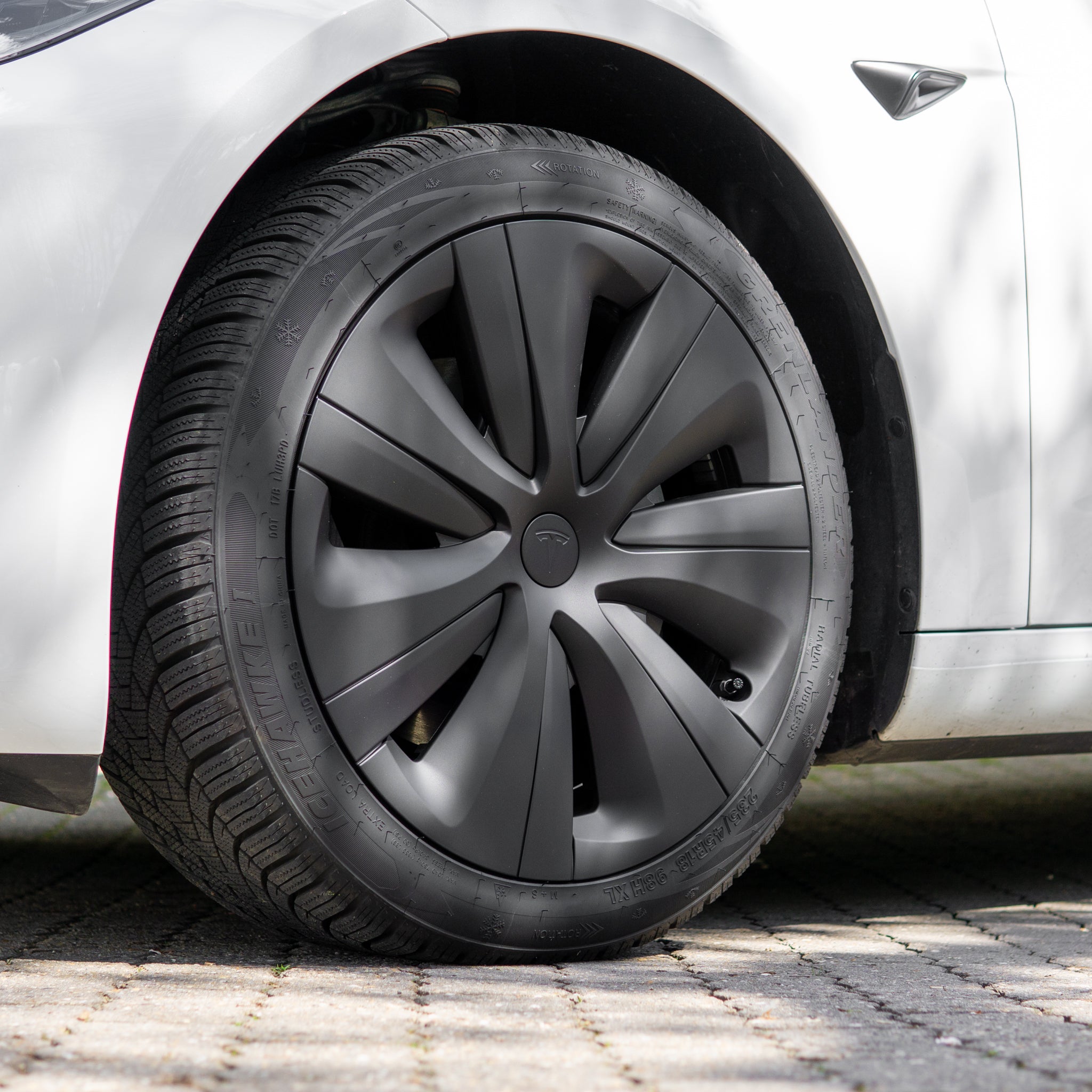 Tesla Model 3 2024: Tempest hubcaps