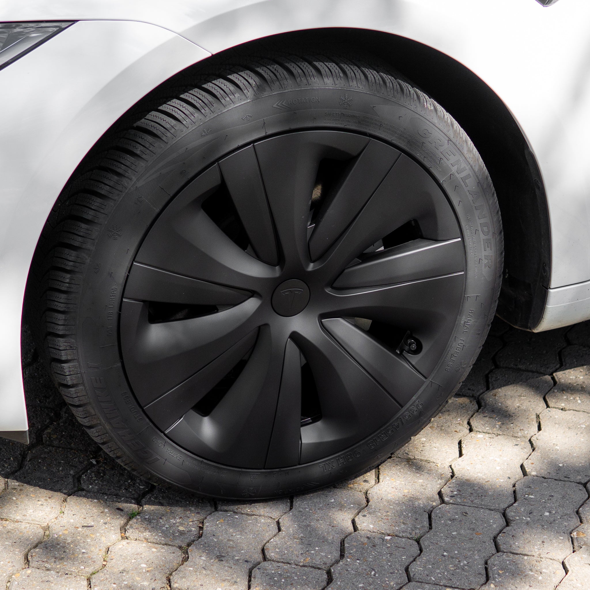 Tesla Model 3 2024: Tempest hubcaps