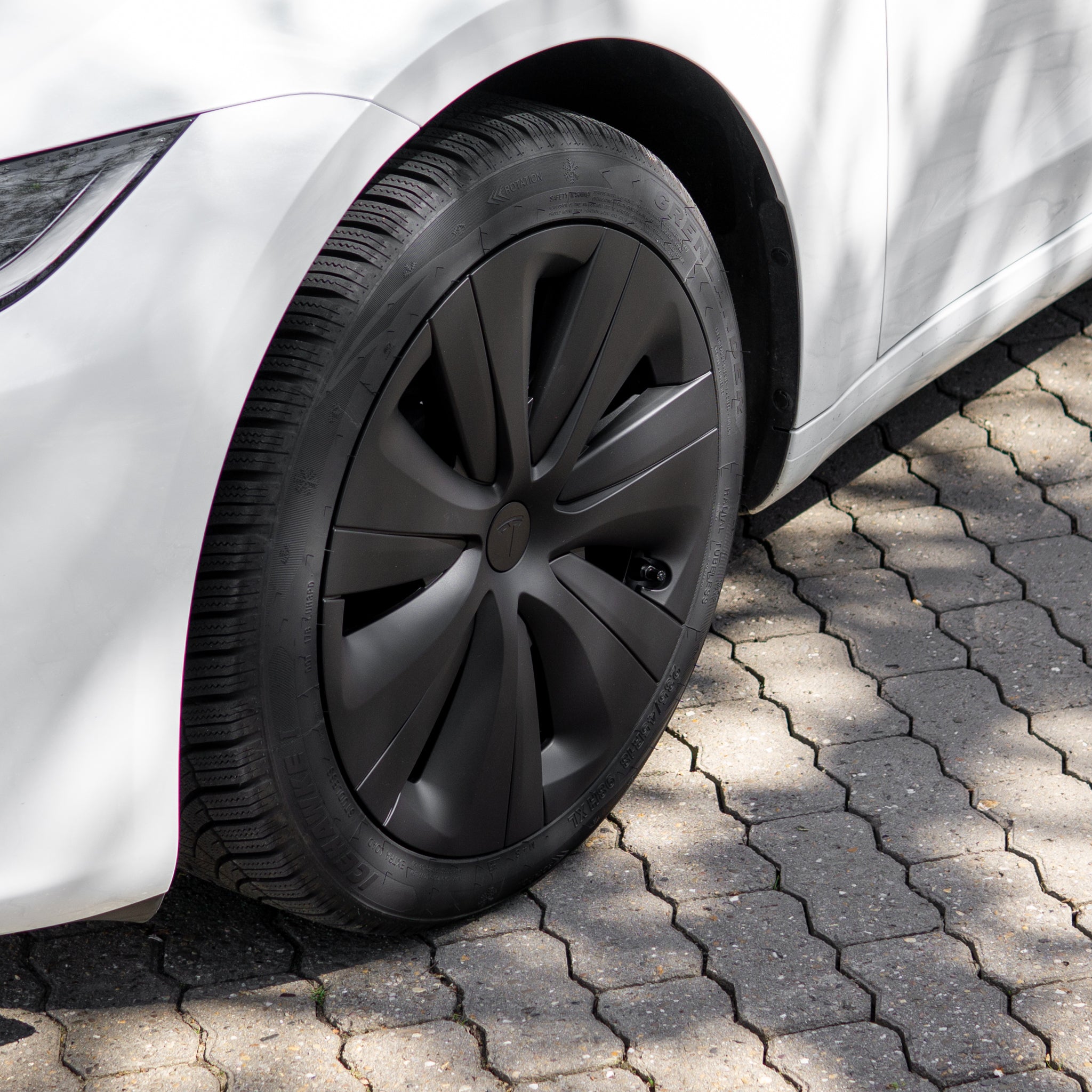 Tesla Model 3 2024: Tempest hubcaps