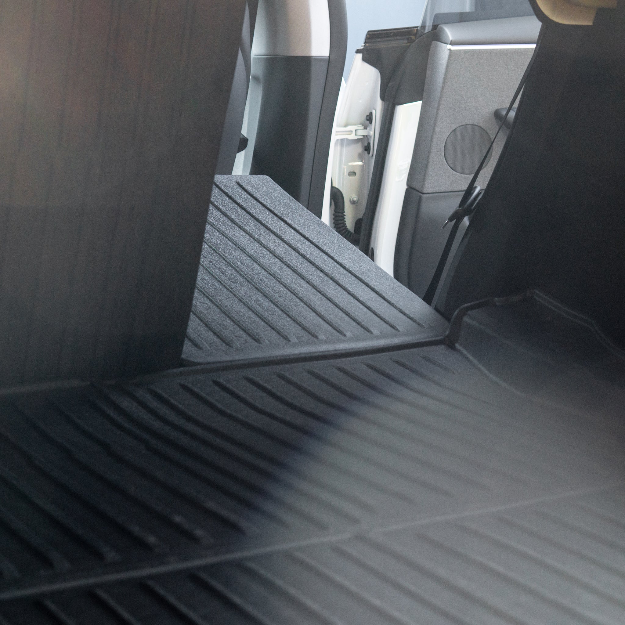 Tesla Model 3 2024: beskyttelse av baksetet