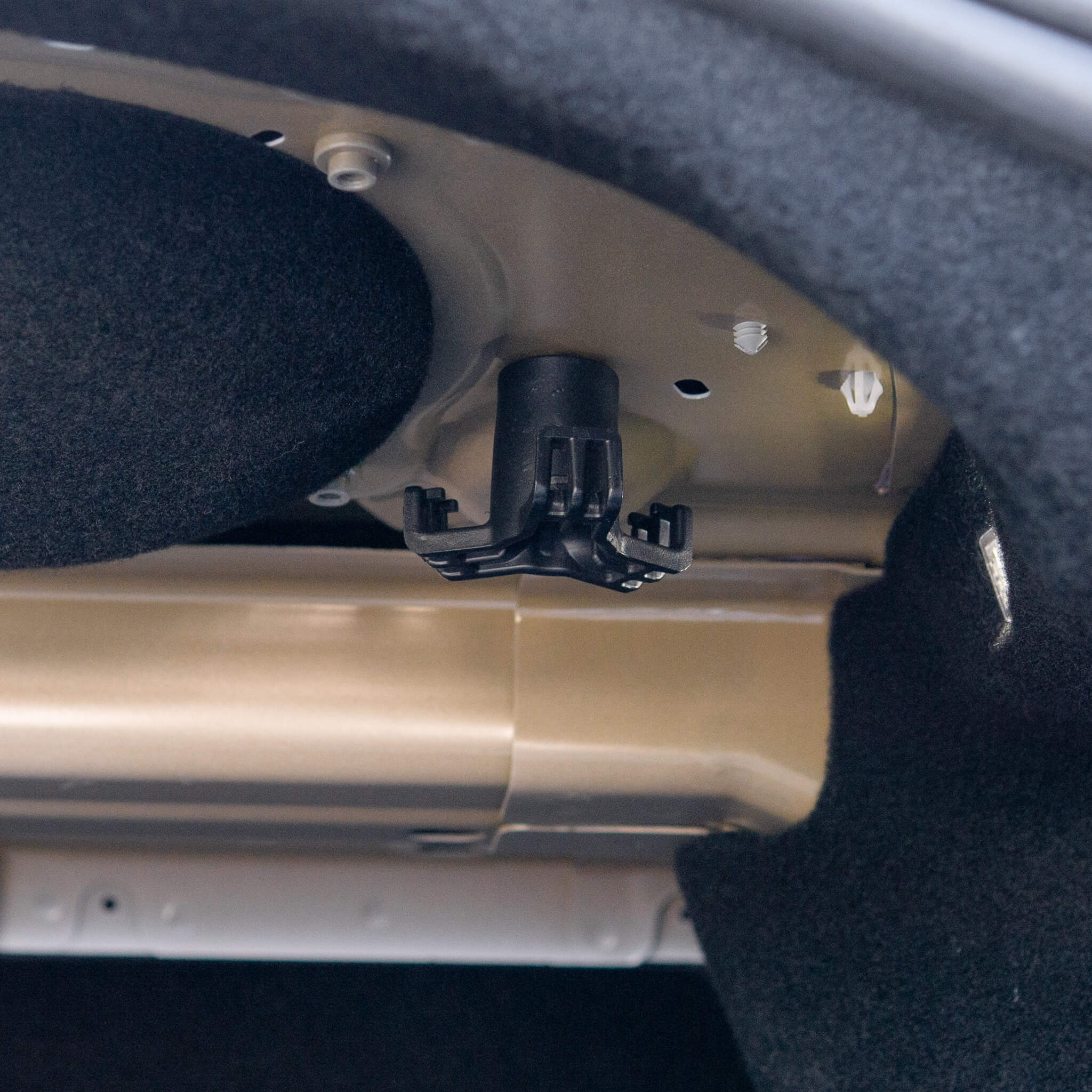Tesla Model 3: Einkaufstaschenhaken