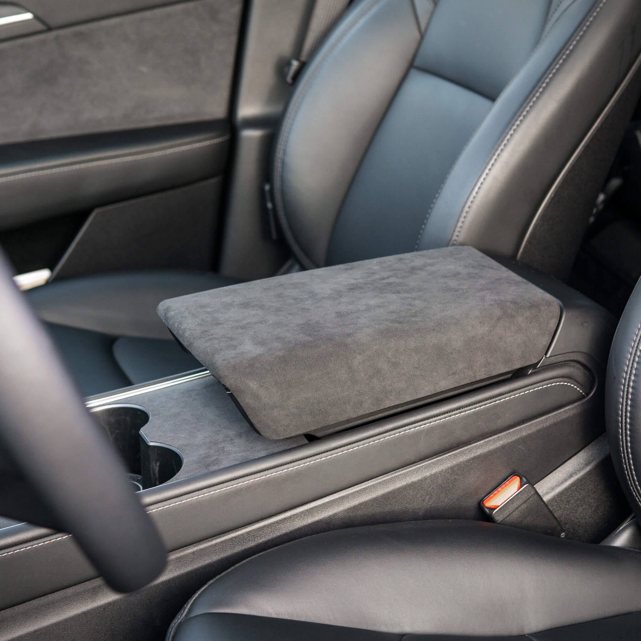 Tesla Model 3/Y: Alcantara armsteun
