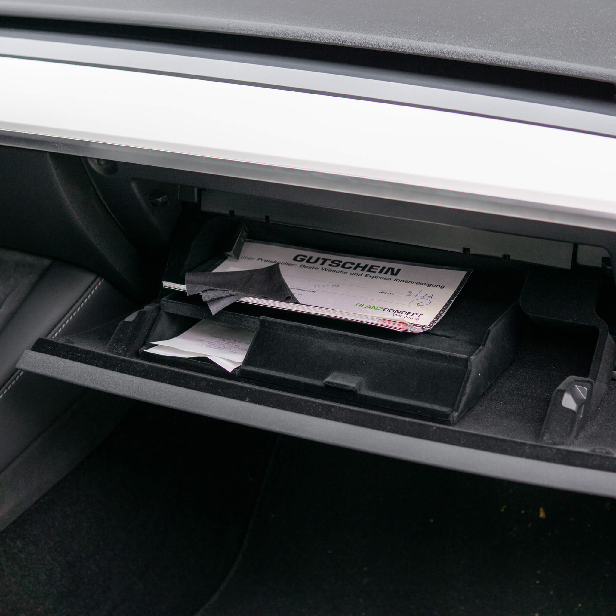 Tesla Model 3/Y: Organisering av hanskerommet