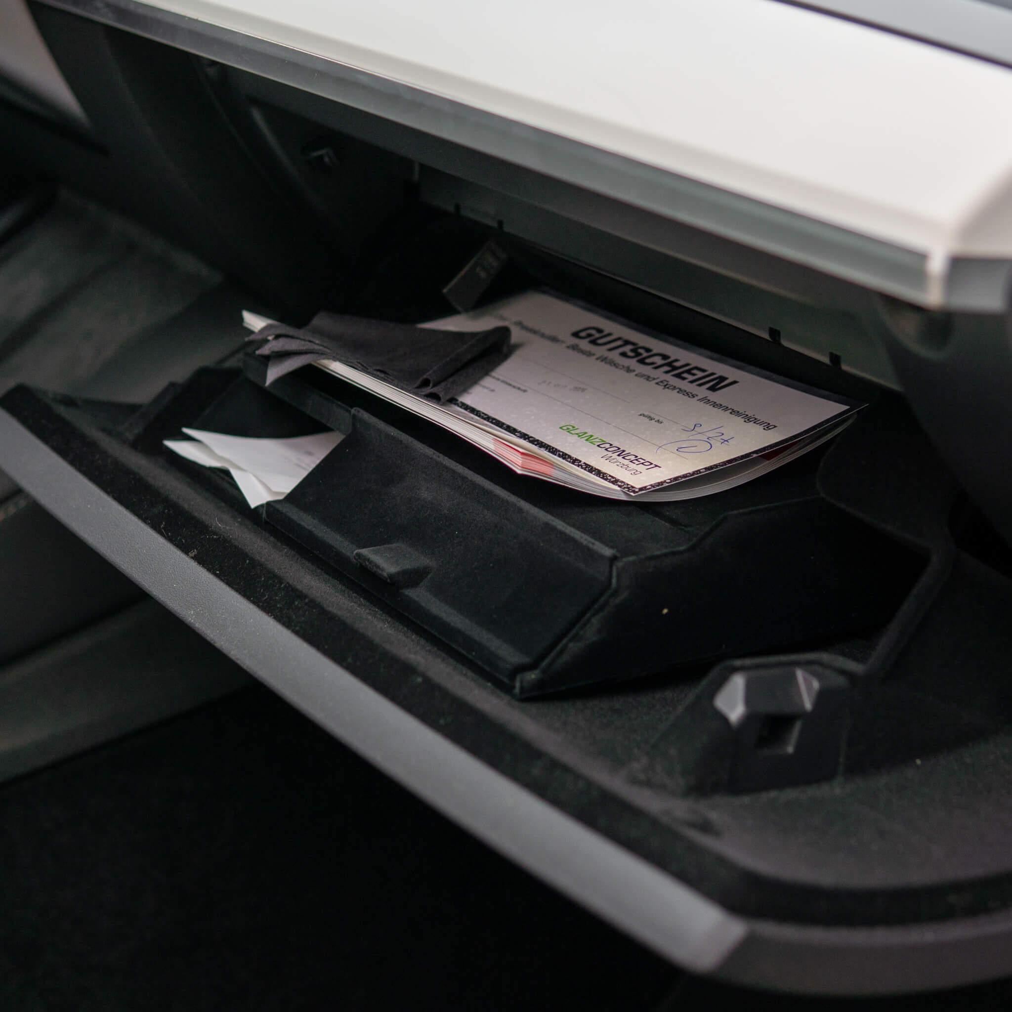 Tesla Model 3/Y: Organisering av hanskerommet