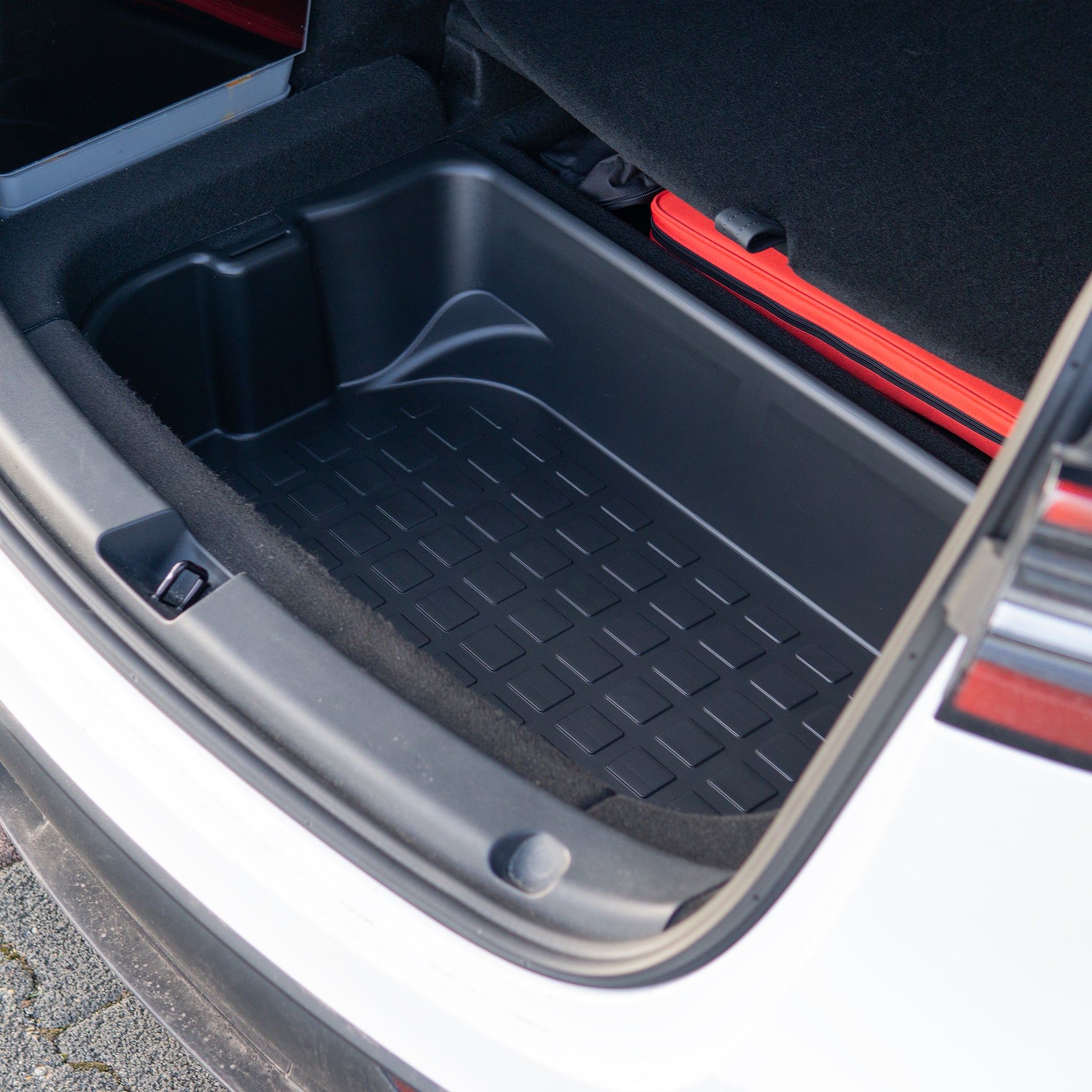 Tesla Model 3/Y: Kofferraum-Organizer (unteres Abteil)