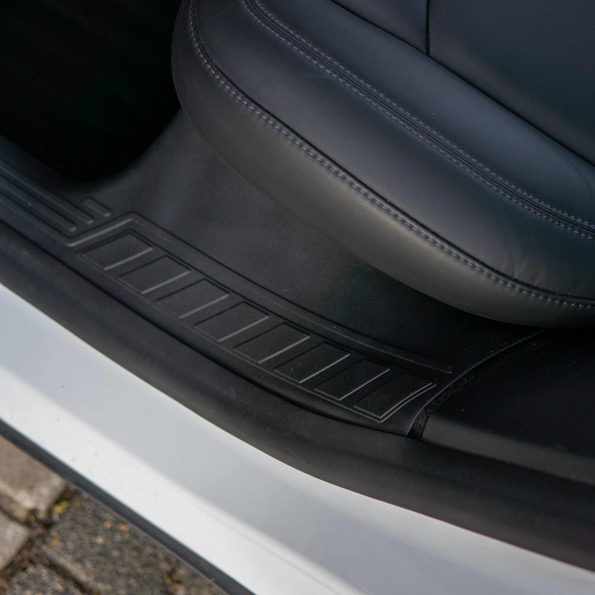 Tesla Model Y: Einstiegsleistenschutz (2er-Set für hinten)