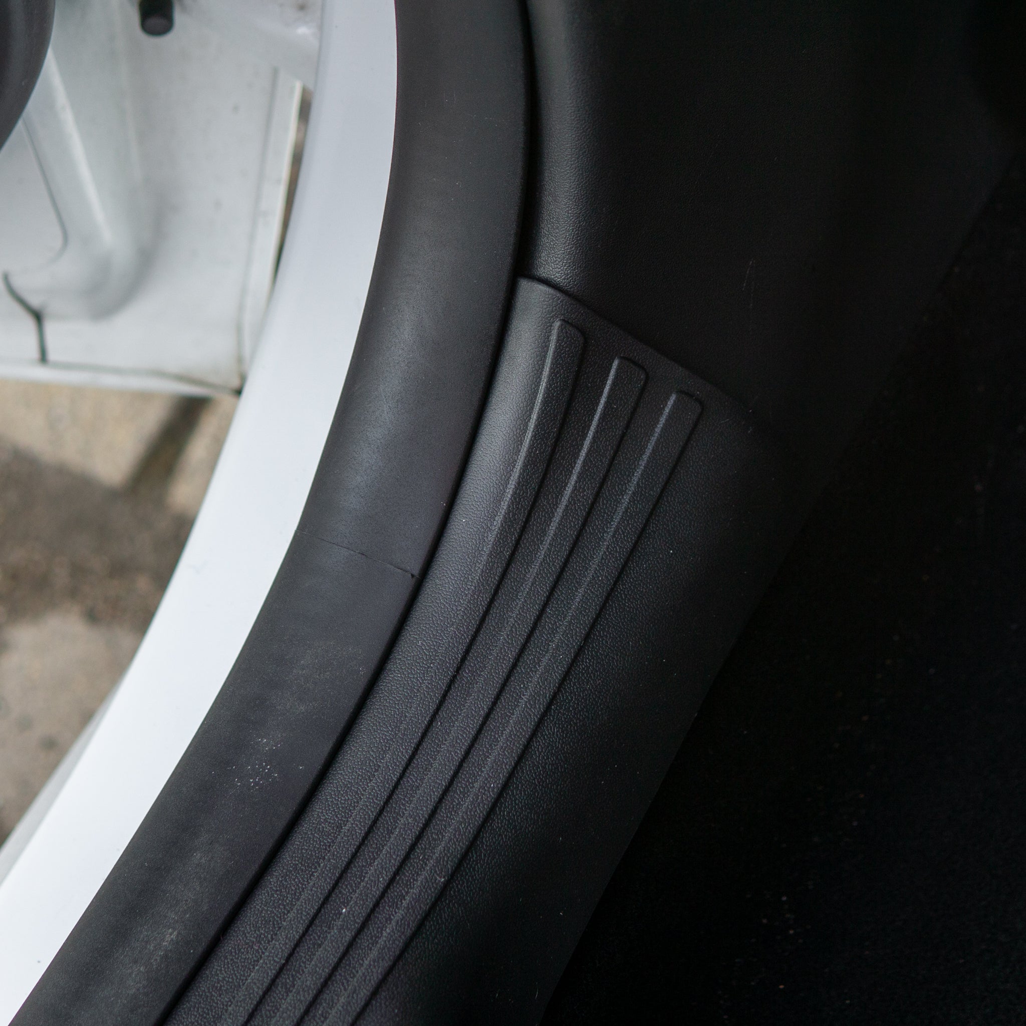 Tesla Model Y: Einstiegsleistenschutz (2er-Set für hinten)