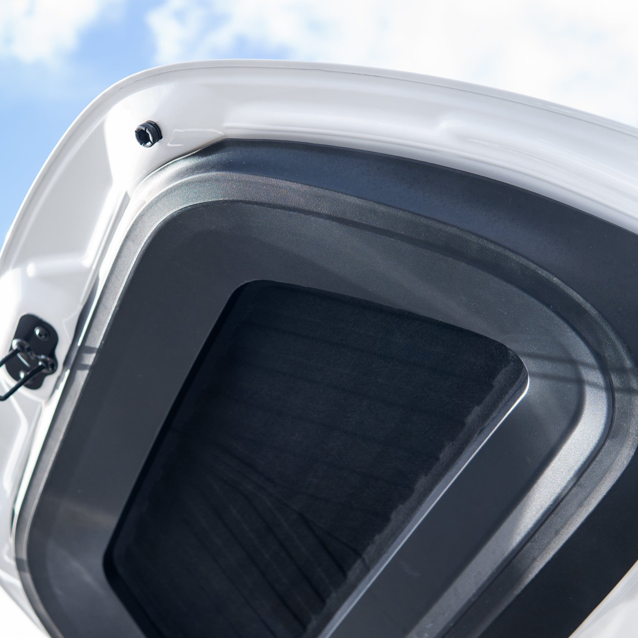 Tesla Model Y: Isolering av bagasjerommet