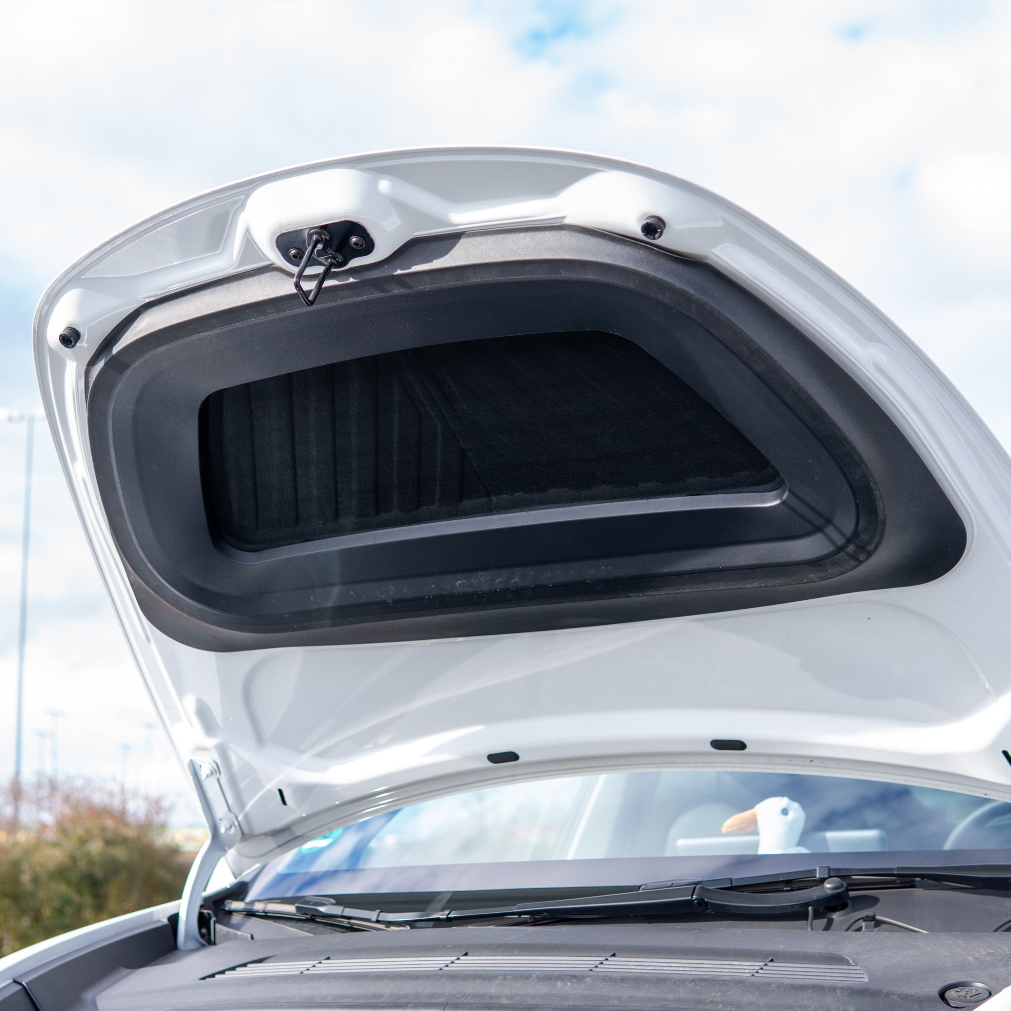 Tesla Model Y: Isolering av bagasjerommet