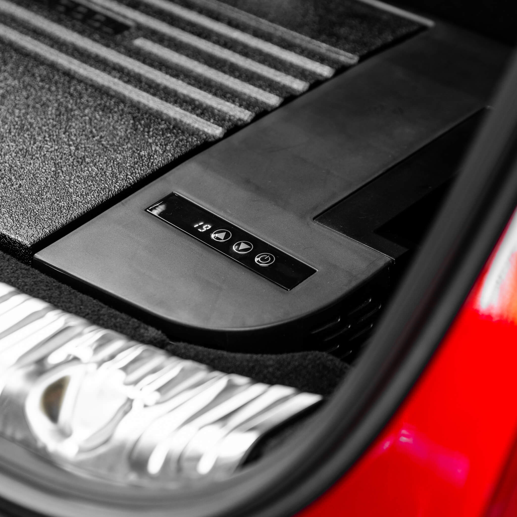 Tesla Model Y: Kjøleskap til bagasjerommet (budsjettvariant)
