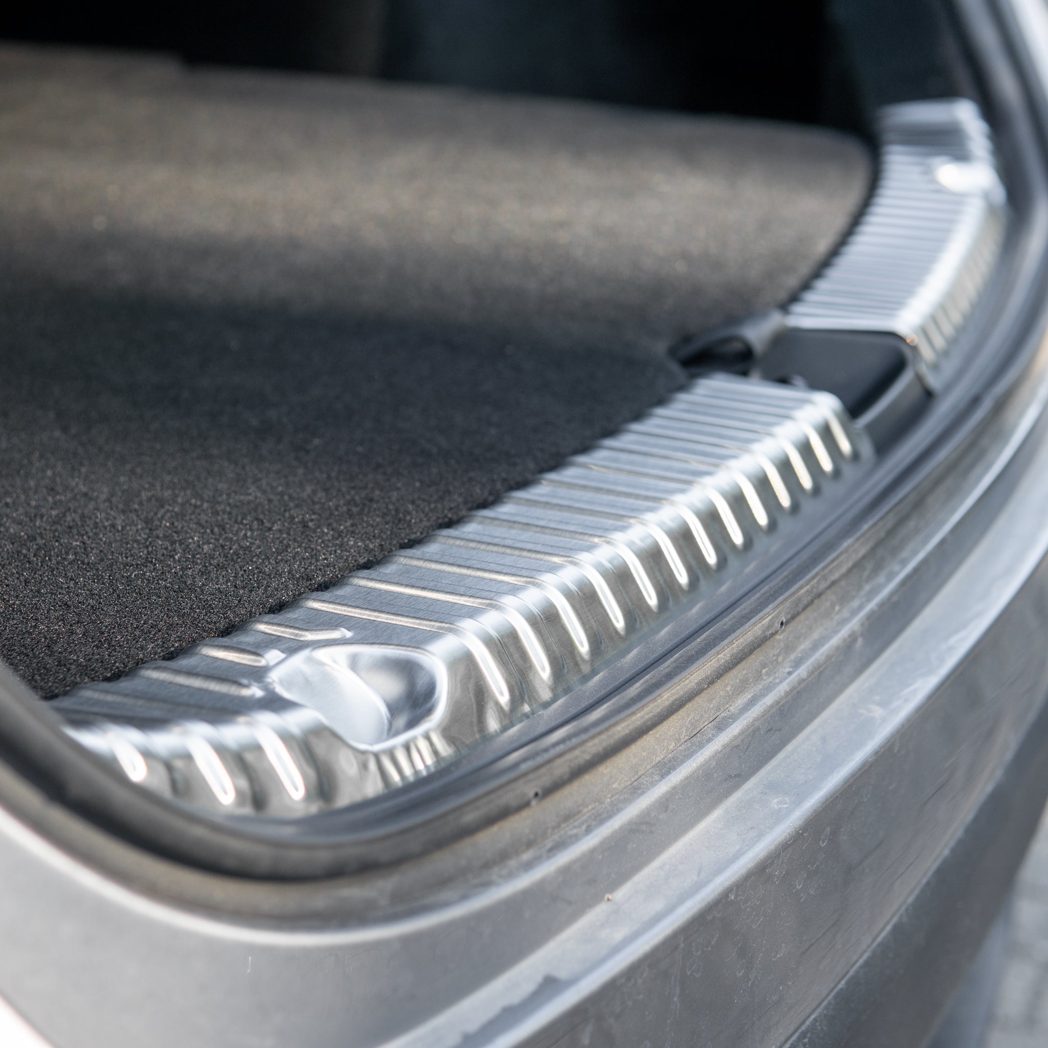 Tesla Model Y Ladekantenschutz