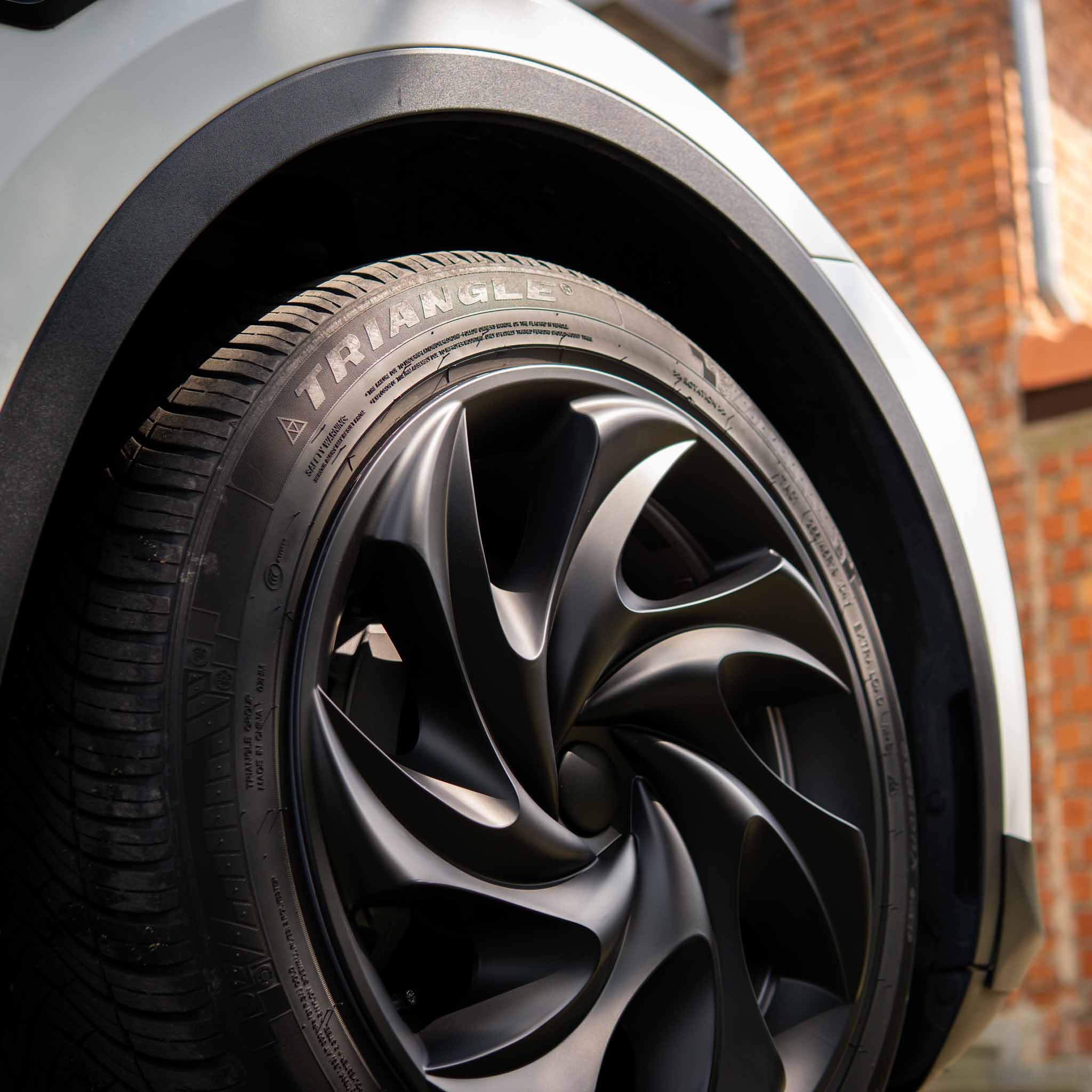 Tesla Model Y: Phantom hubcaps (19 inch)