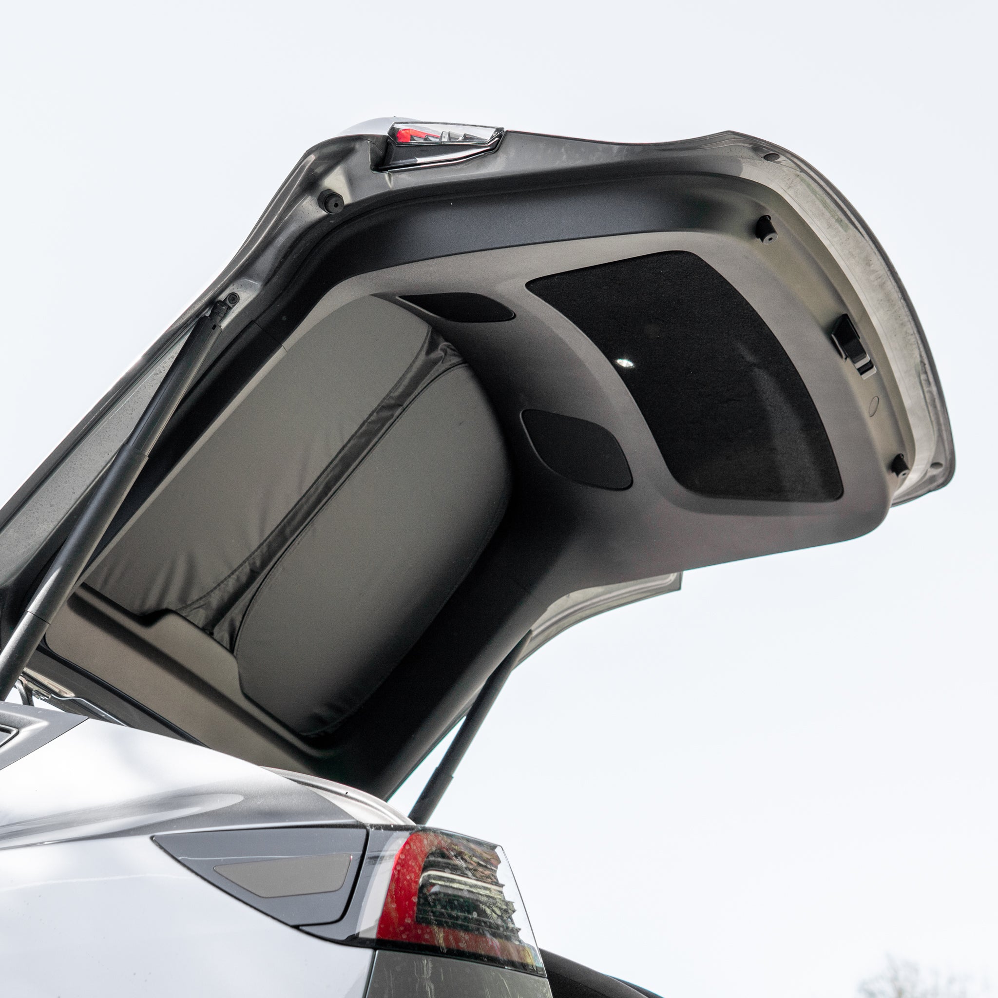 Tesla Model Y: Sichtschutz-Bundle (Seitenfenster + Heckscheibe)