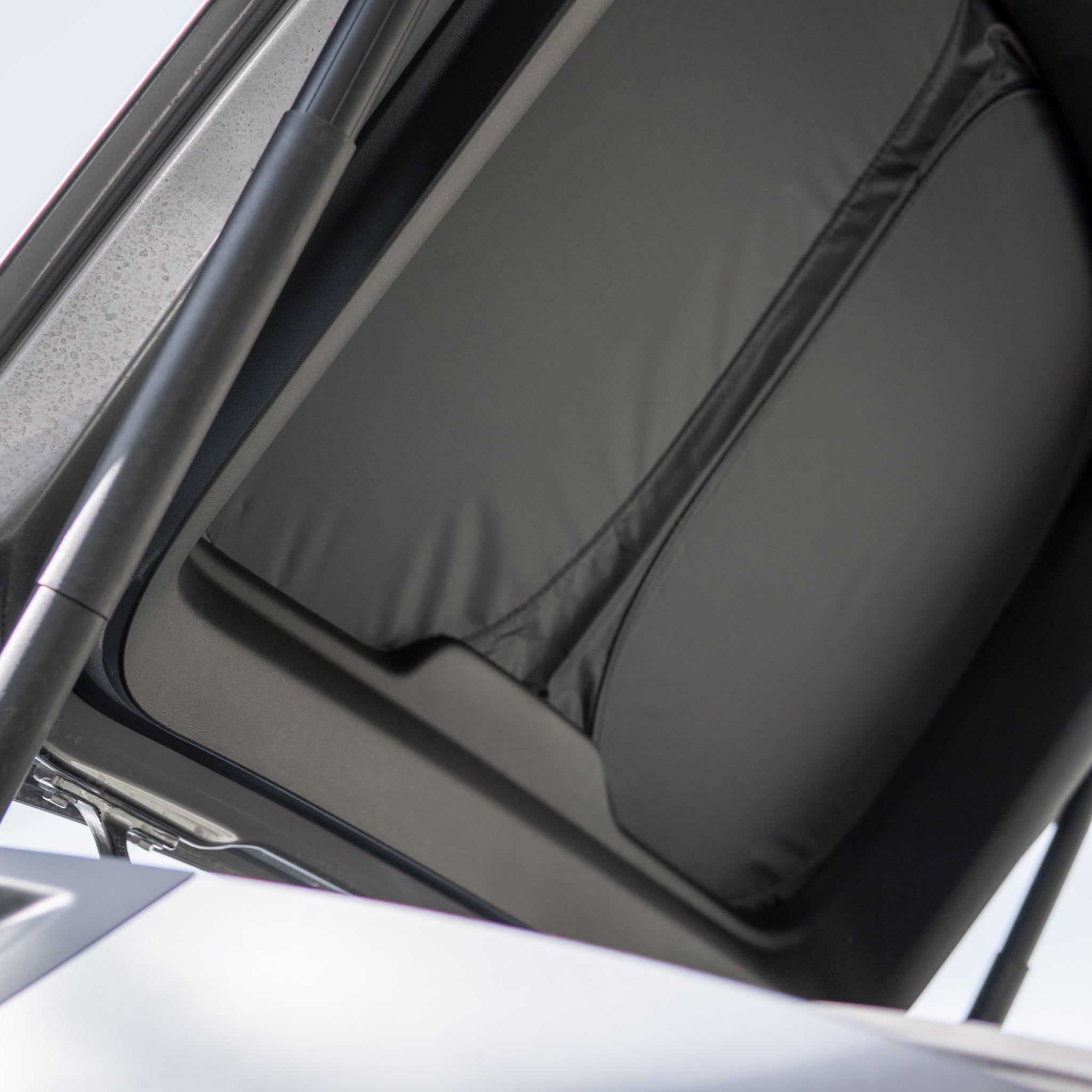 Tesla Model Y: Sichtschutz-Bundle (Seitenfenster + Heckscheibe)