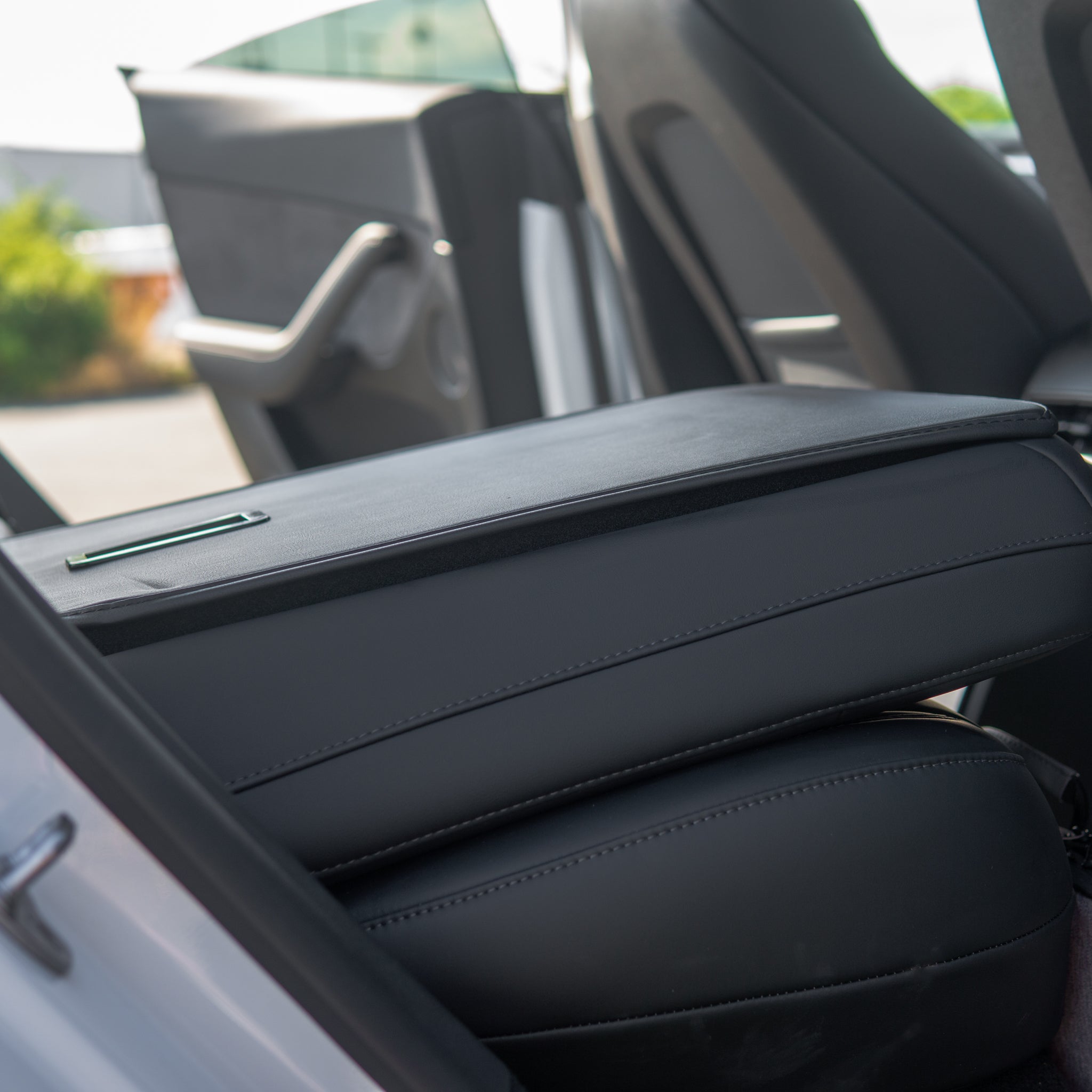 Model Y: Rücklehnenschutz für die Rücksitze