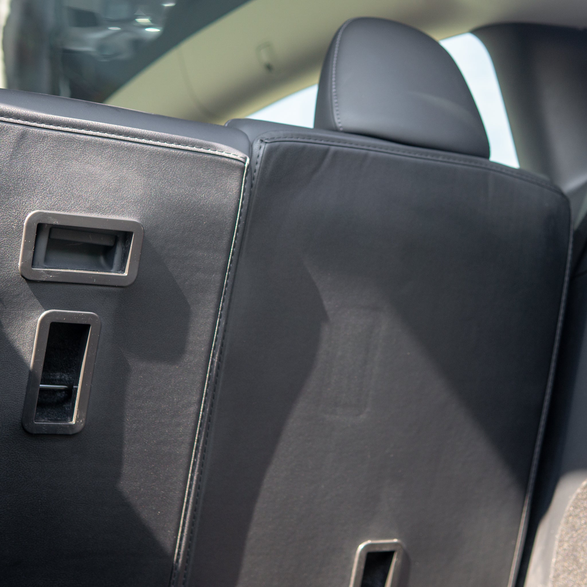 Tesla Model Y: Seat protectors for the rear seats