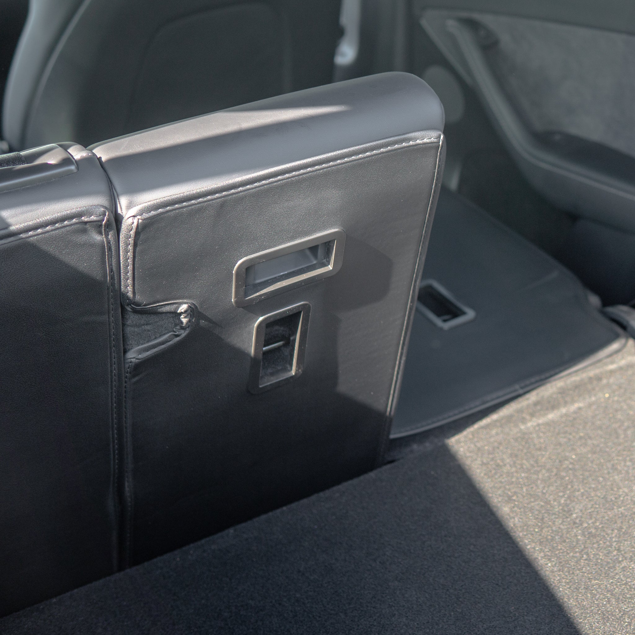 Tesla Model Y: Seat protectors for the rear seats