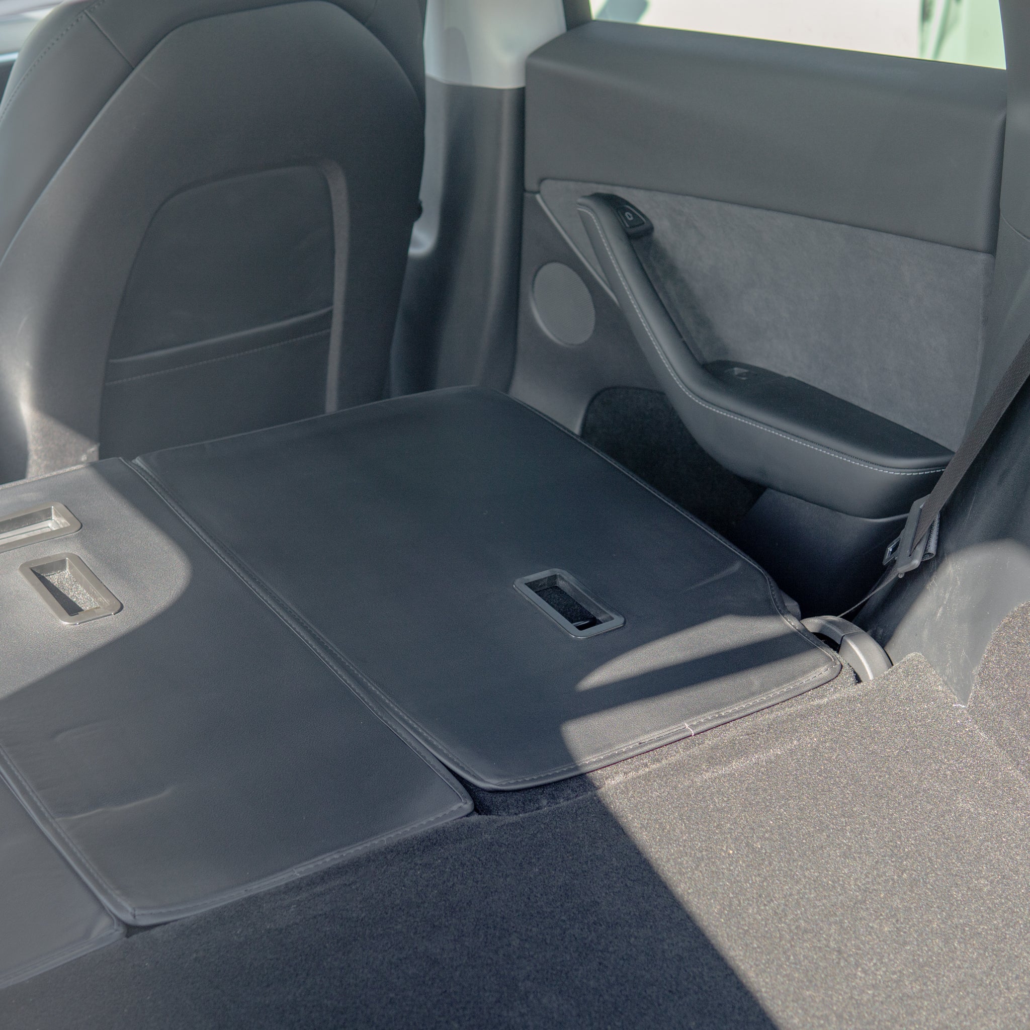 Tesla Model Y: Seat protectors for the rear seats