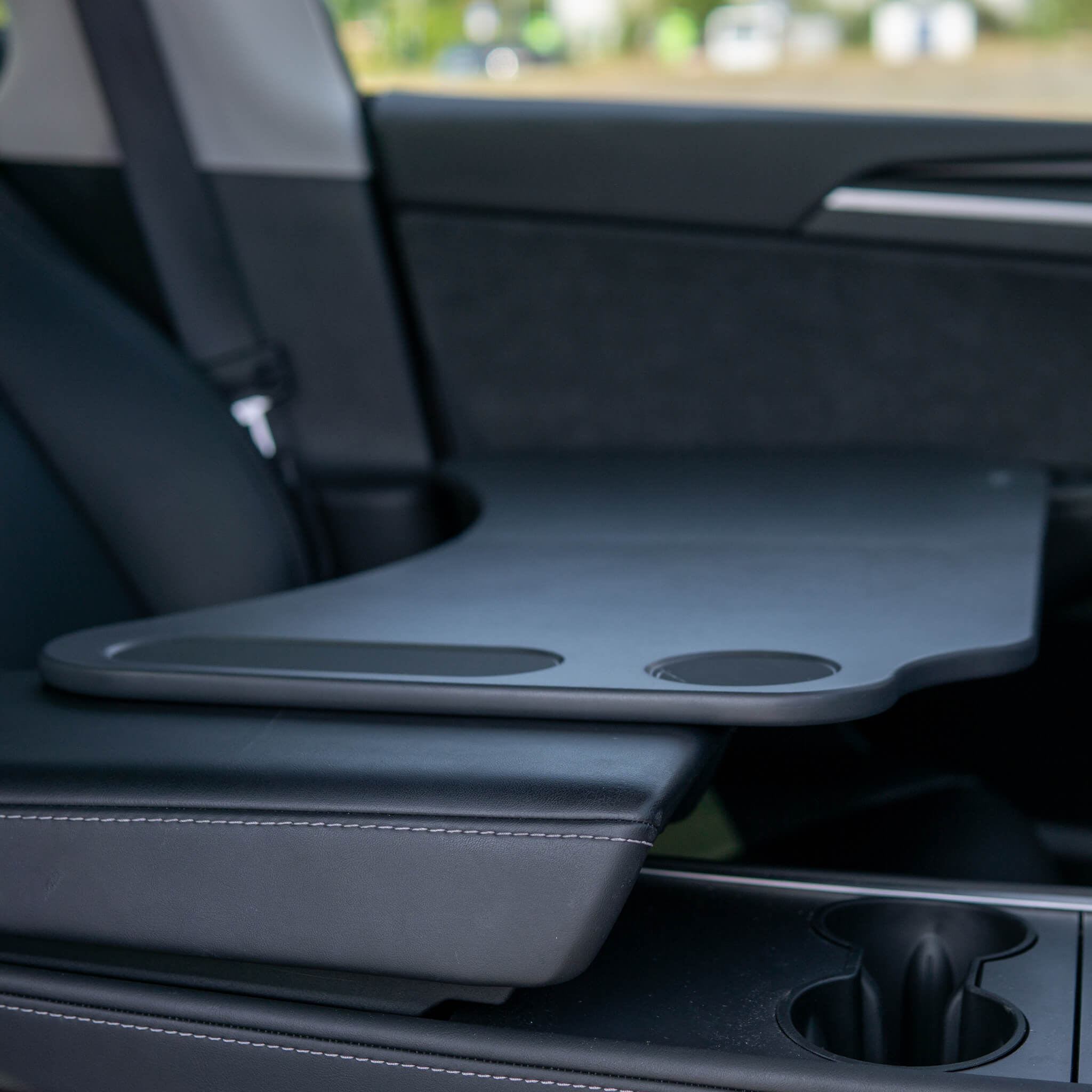 Tesla Tisch