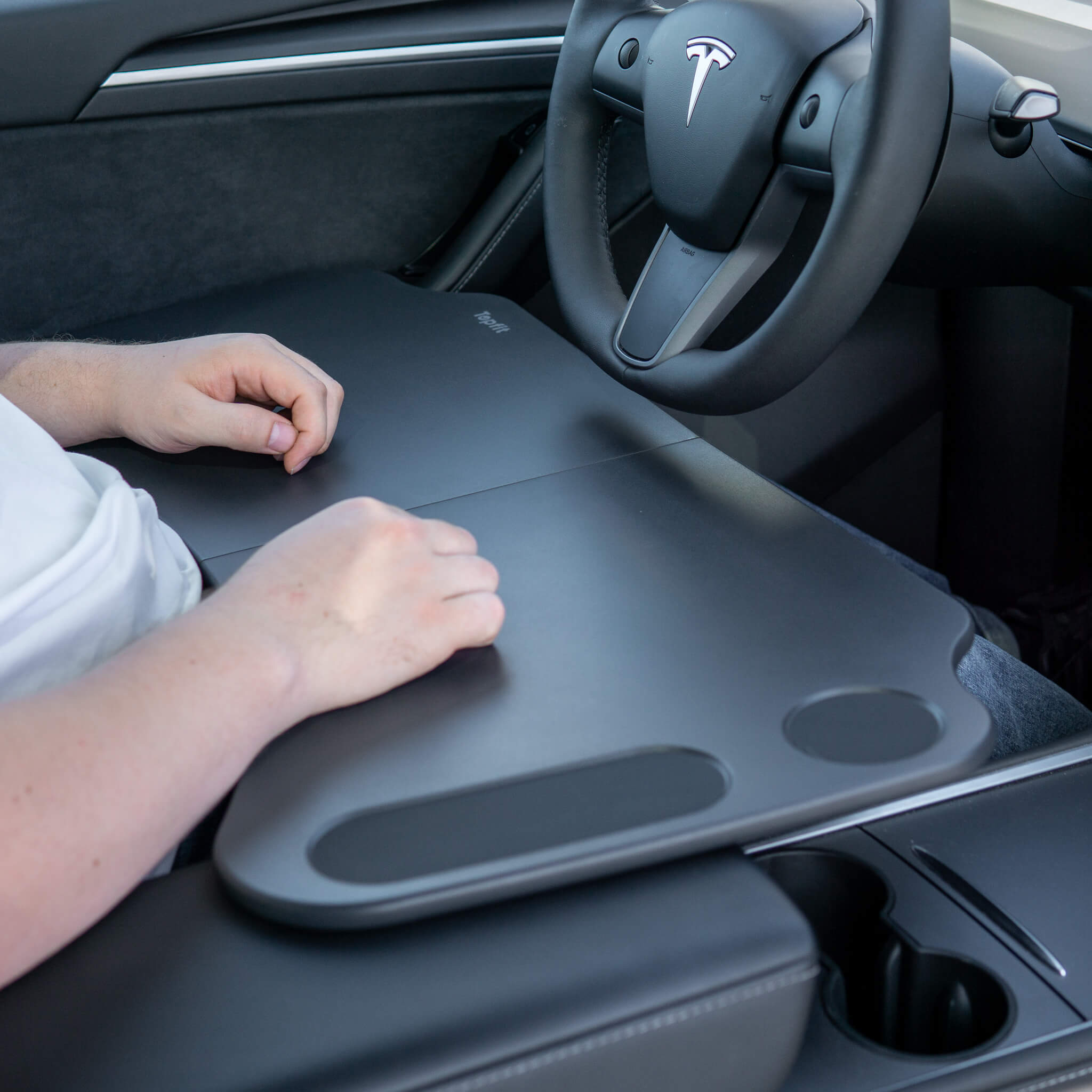 Tesla Model 3/Y: Mobiler Schreibtisch