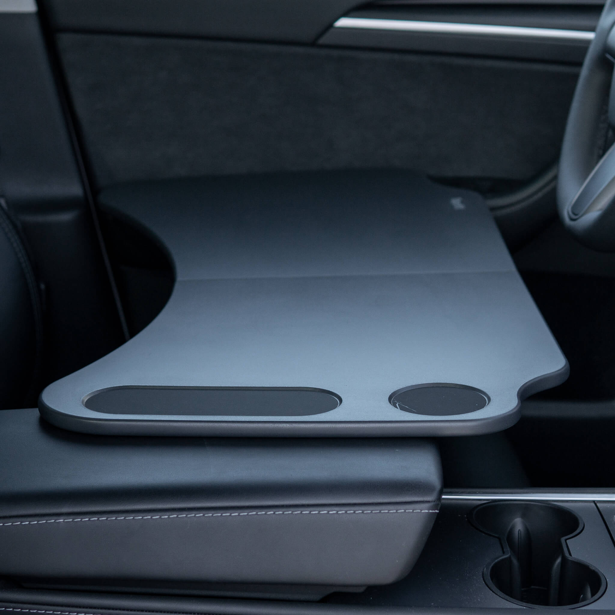 Tesla Model 3/Y: Mobiler Schreibtisch