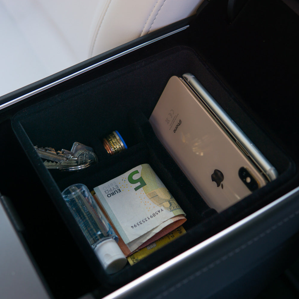 Tesla Model 3/Y: Armrest organizer