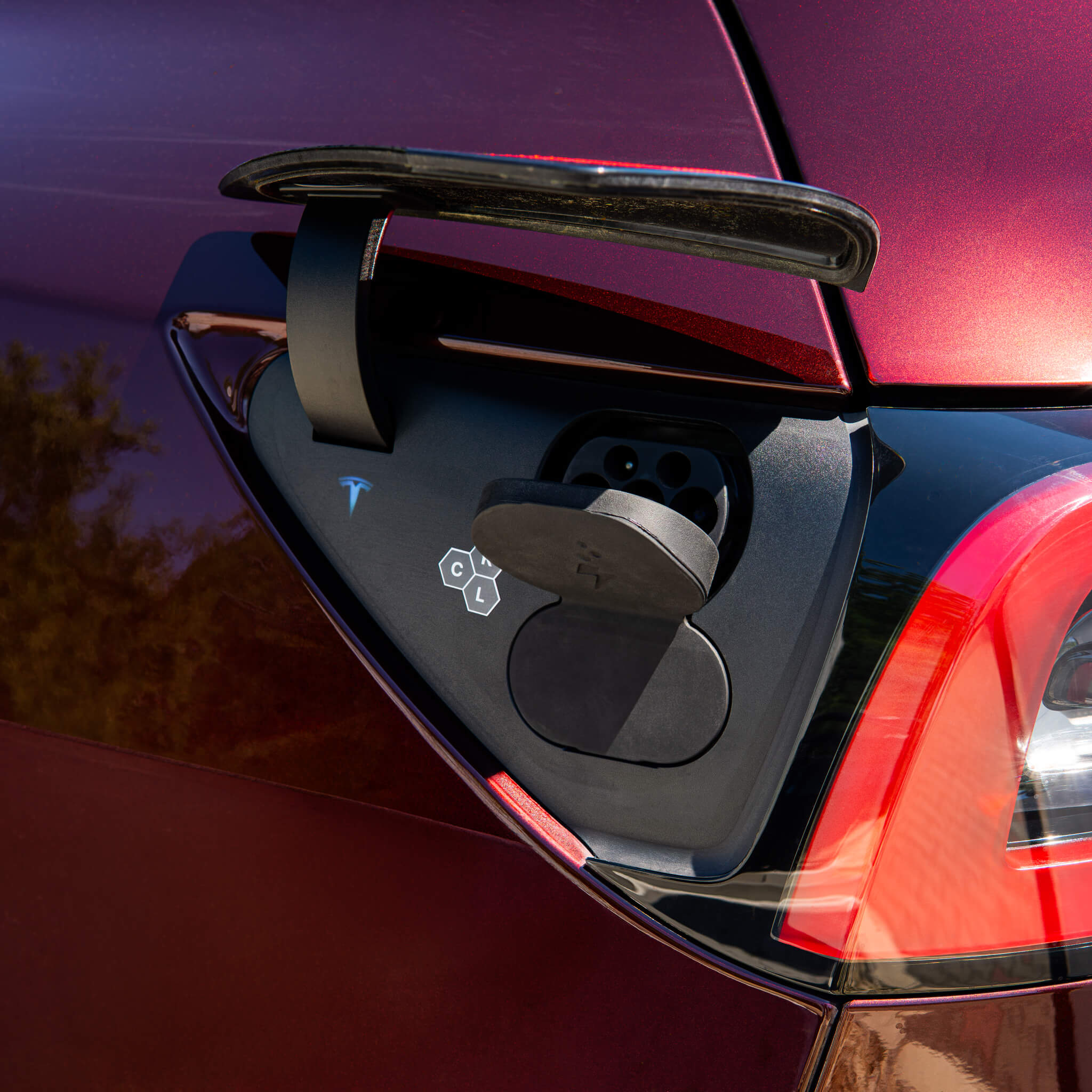 tesla ladebuchse abdeckung
