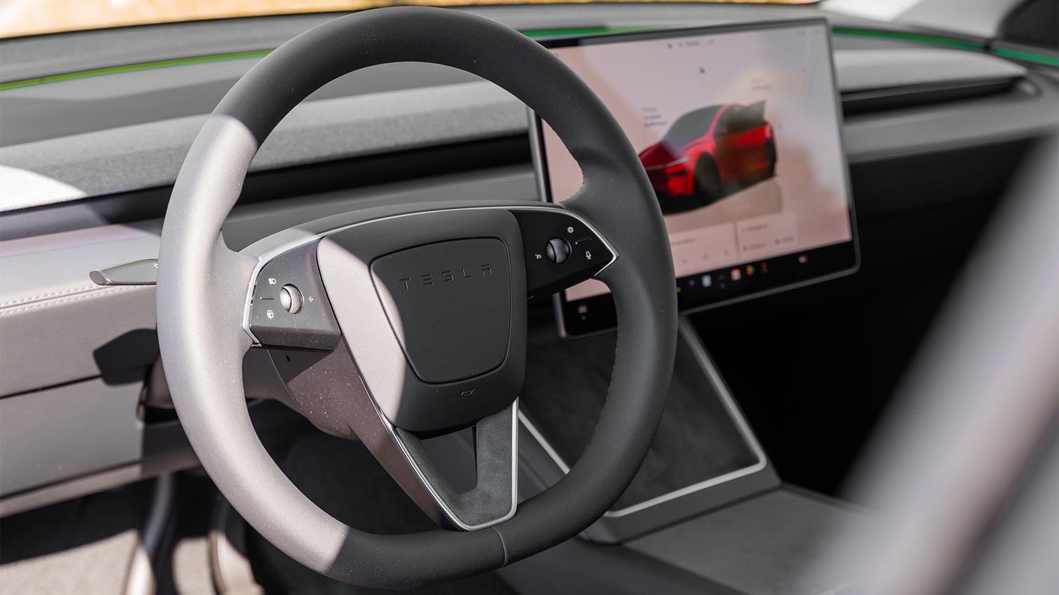 Knackgeräusche beim Lenken im Tesla wieder loswerden