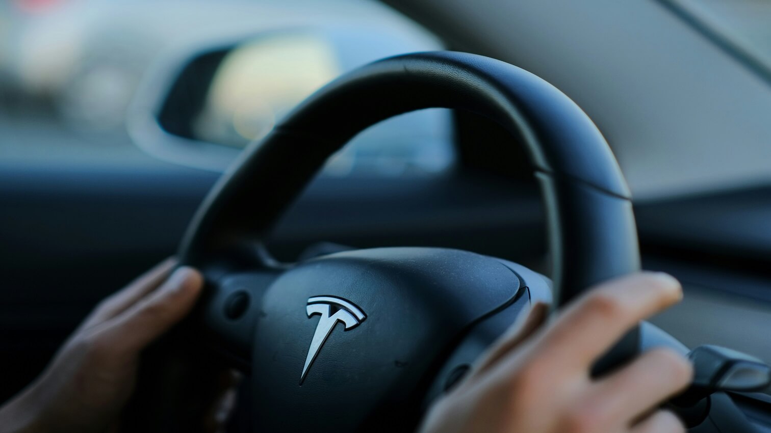 Lösungen bei rascher Tesla Lenkrad Abnutzung