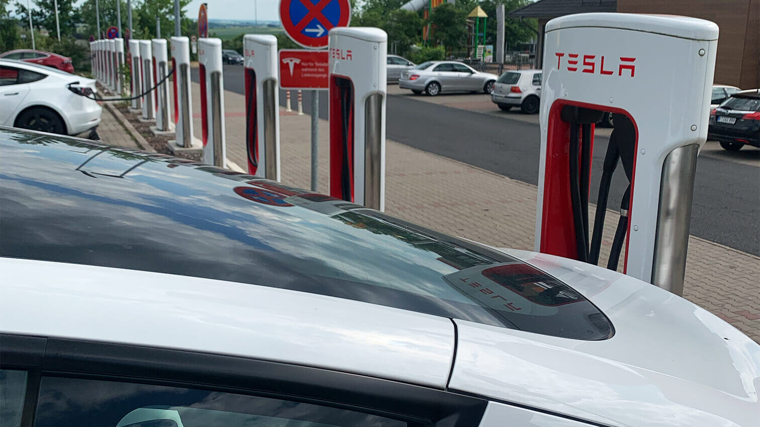 Tesla Supercharger kostenlos: Alle Infos zum Gratis-Laden