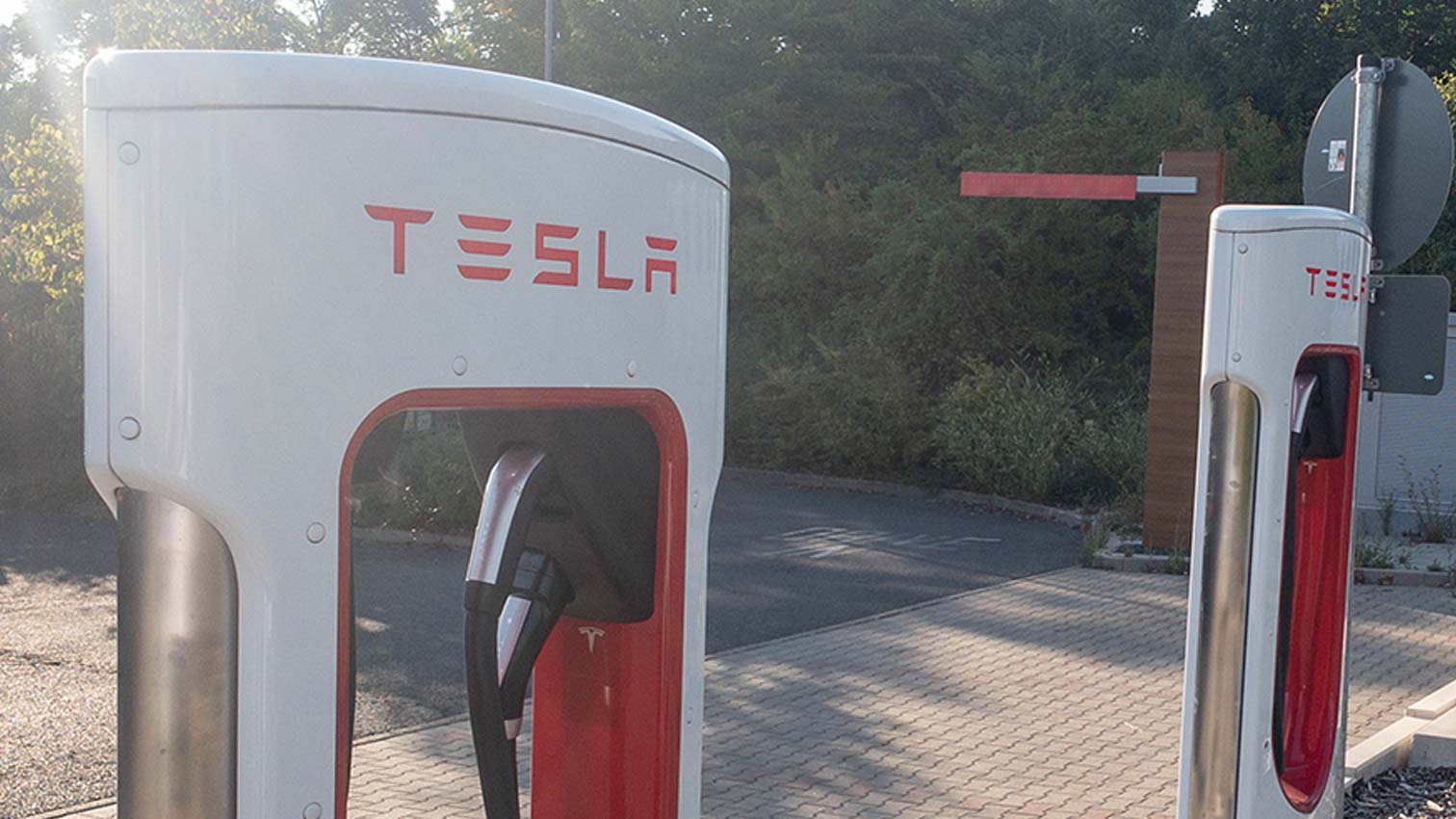 Tesla Supercharger selbst bauen? So gelingt das skurrile Projekt