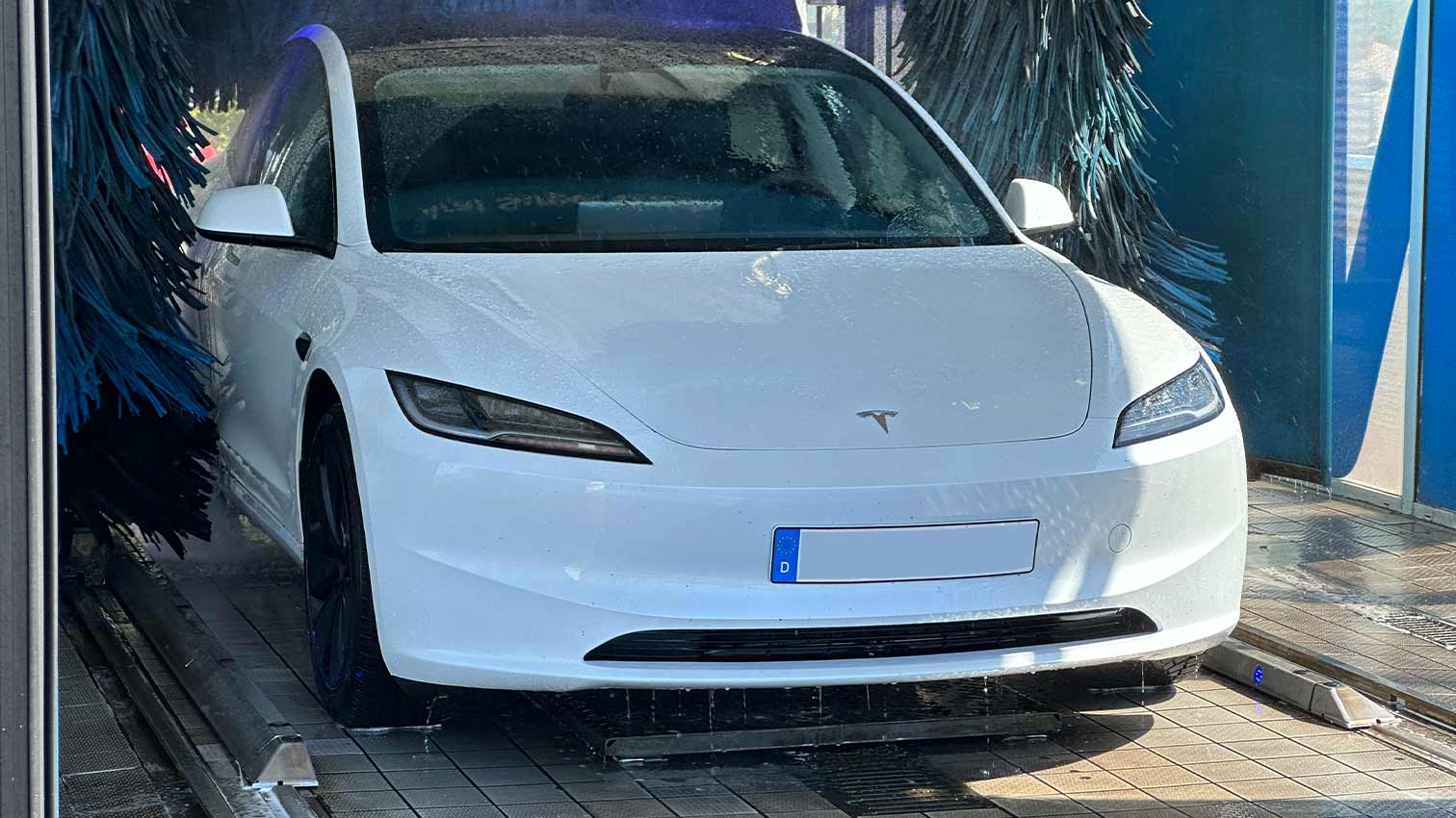 Warum der Tesla-Frunk in der Waschstraße aufspringt – und wie Sie es verhindern